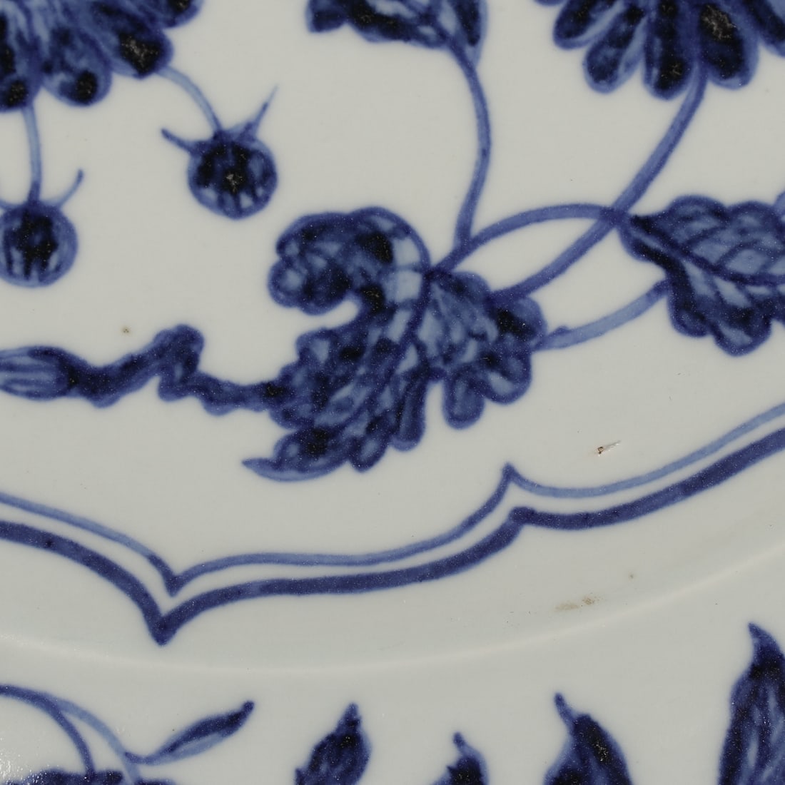 An Exquisite Blue and White Lotus Pattern Plate - 7