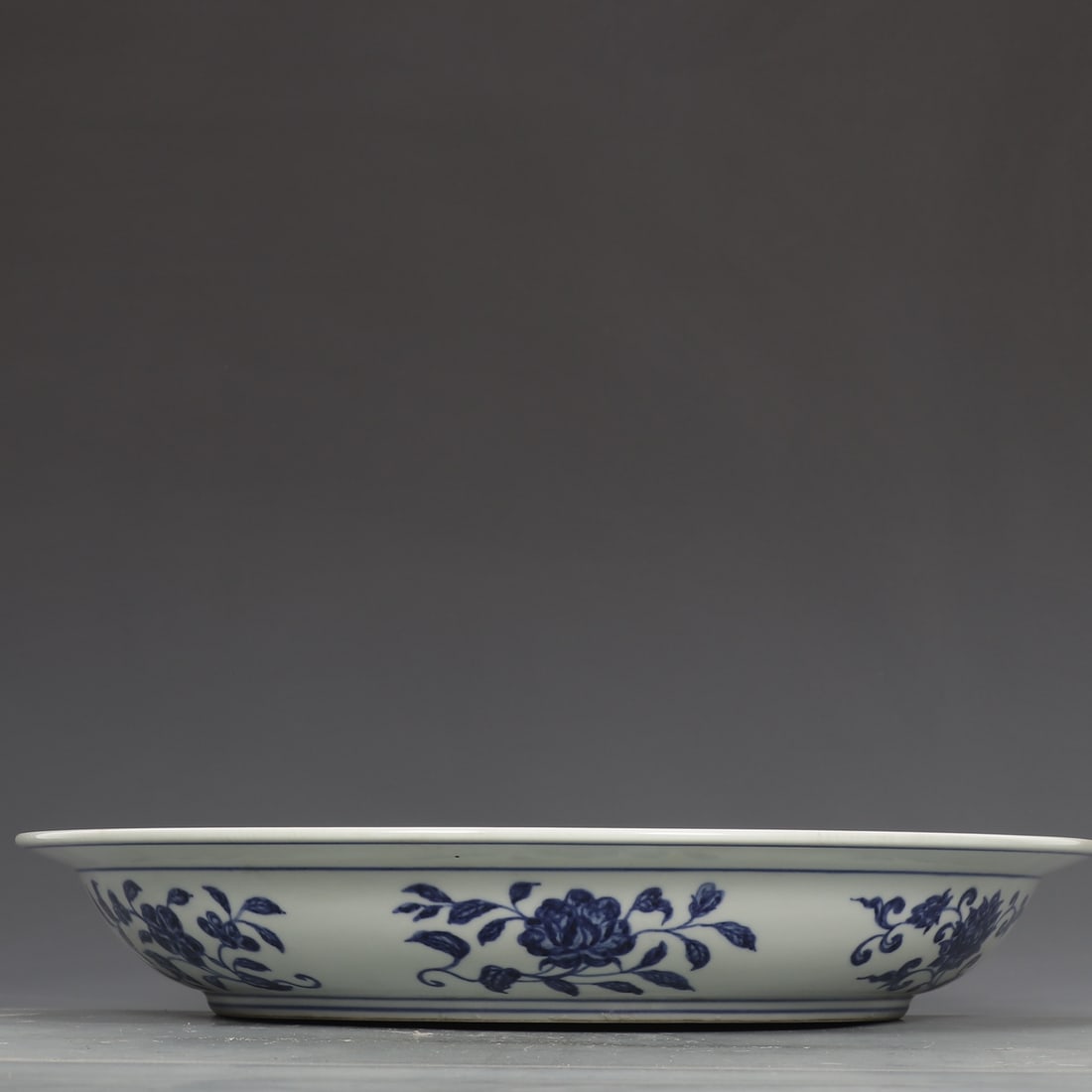 An Exquisite Blue and White Lotus Pattern Plate - 8