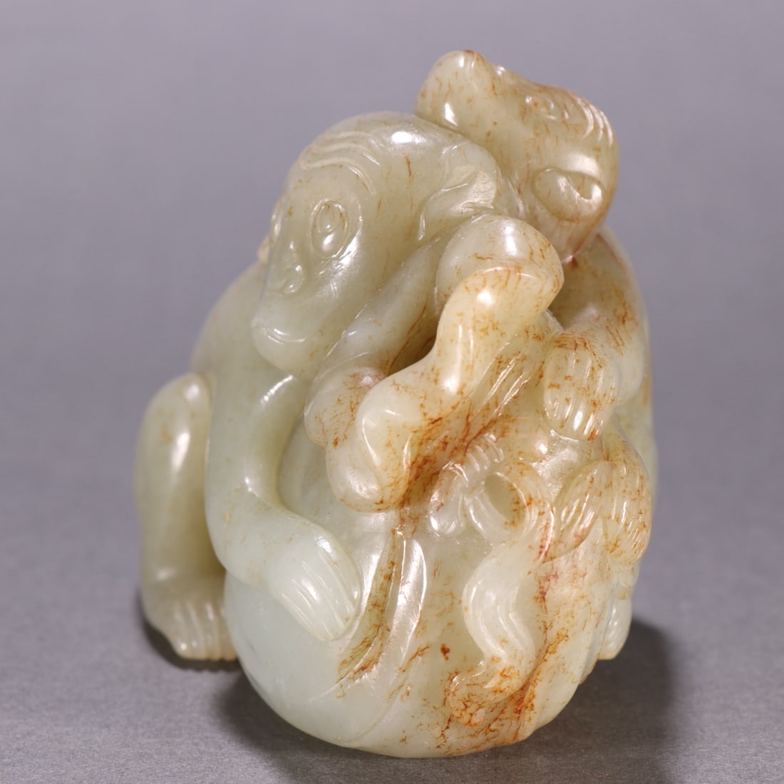 An Exquisite White Jade Monkey Ornament - 3