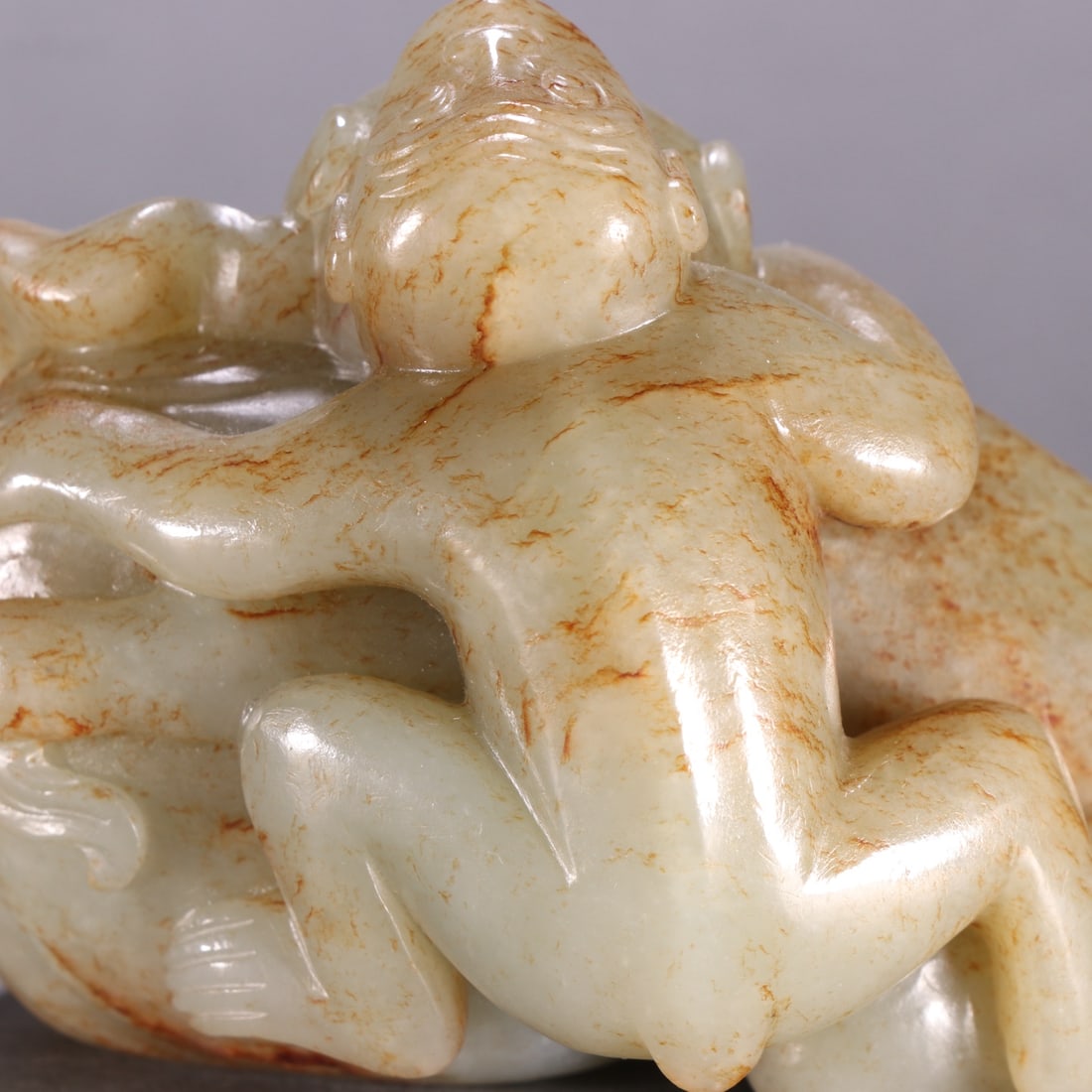 An Exquisite White Jade Monkey Ornament - 5
