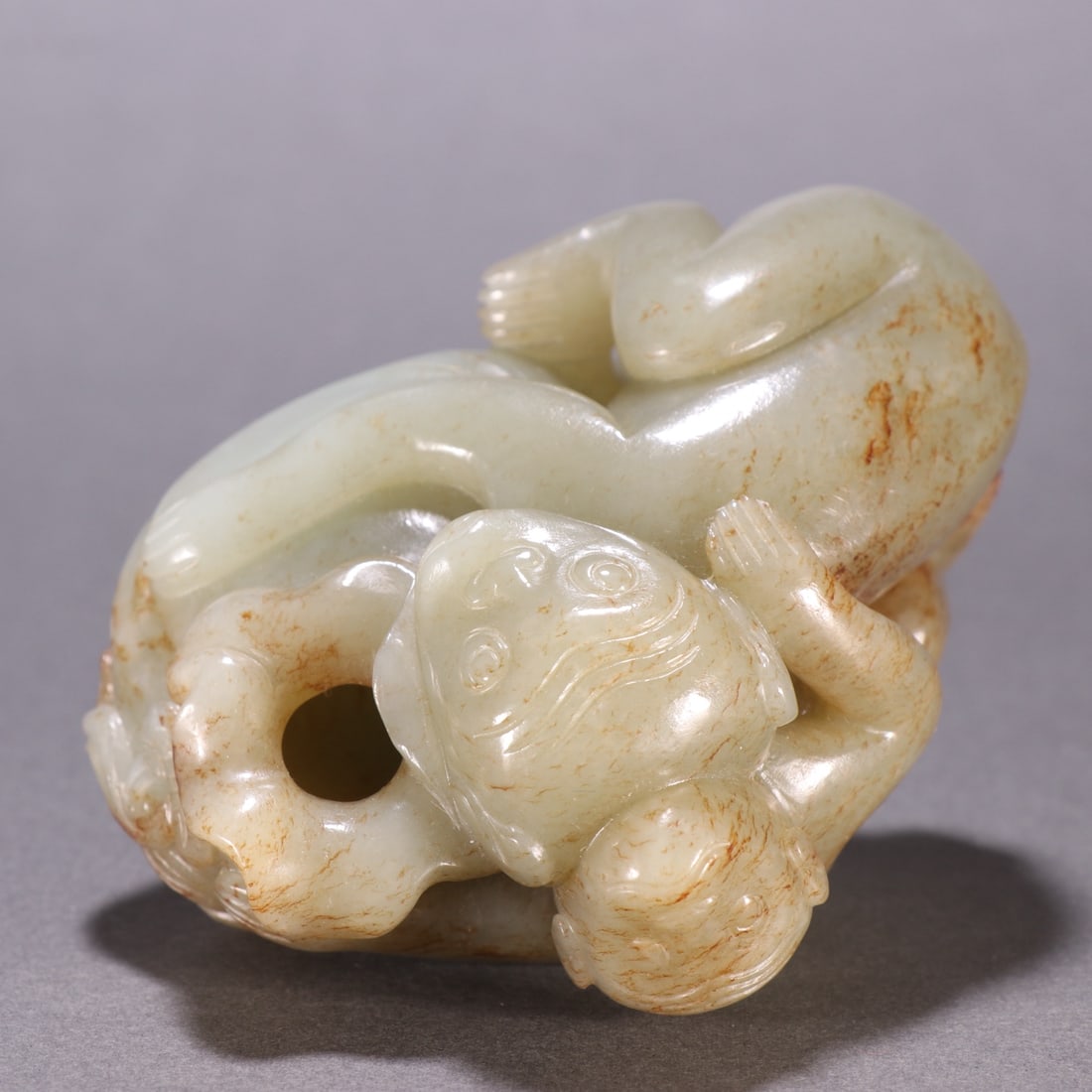 An Exquisite White Jade Monkey Ornament - 8