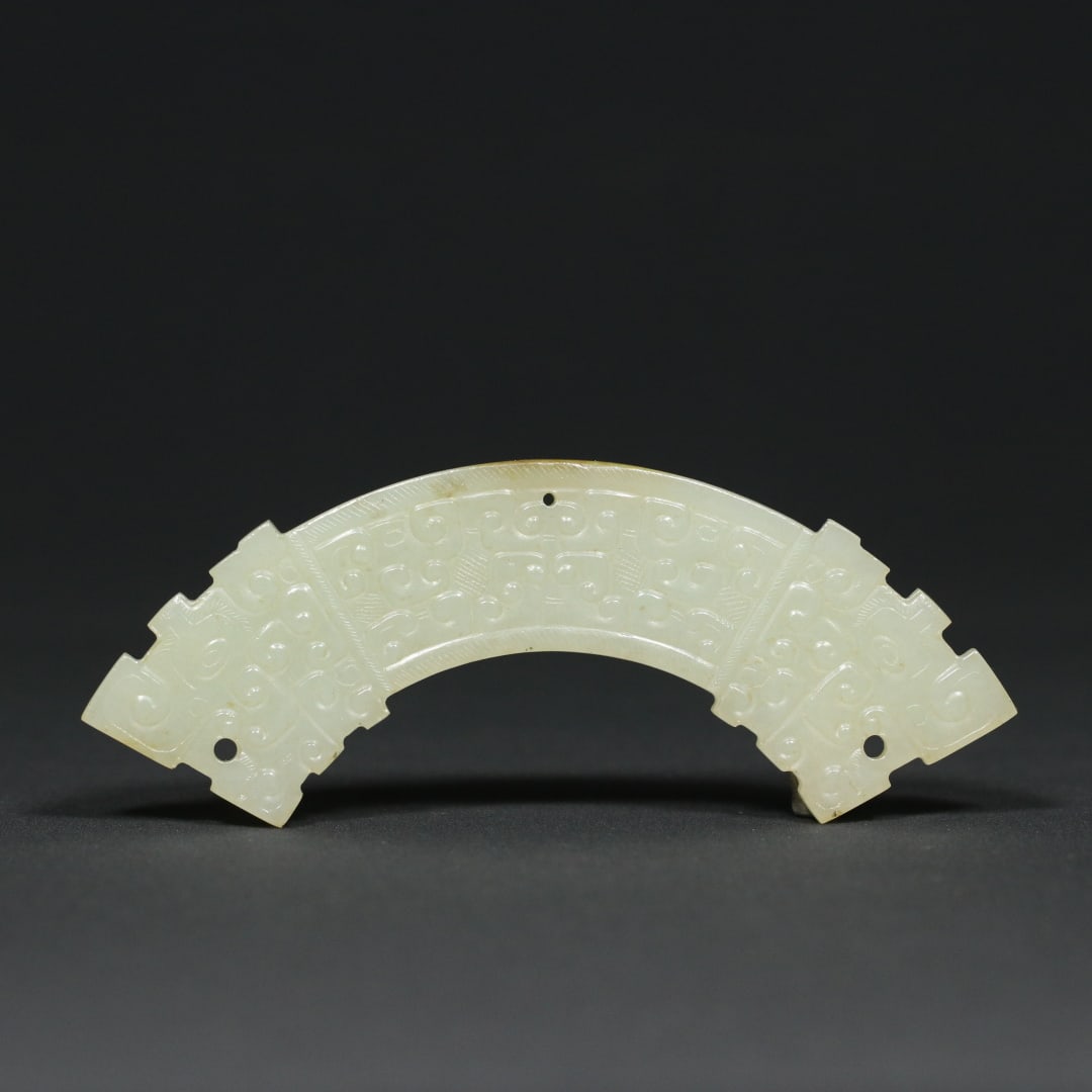 An Exquisite White Jade Dragon Pattern Pendant: An Exquisite White Jade Dragon Pattern Pendant Han Dynasty, China Size:11.4cmx2.8cmx0.5cm Weight:35.2g (The Dimensions Of All Batches Are Manually Measured.If You Need More Detailed Information, Pleas