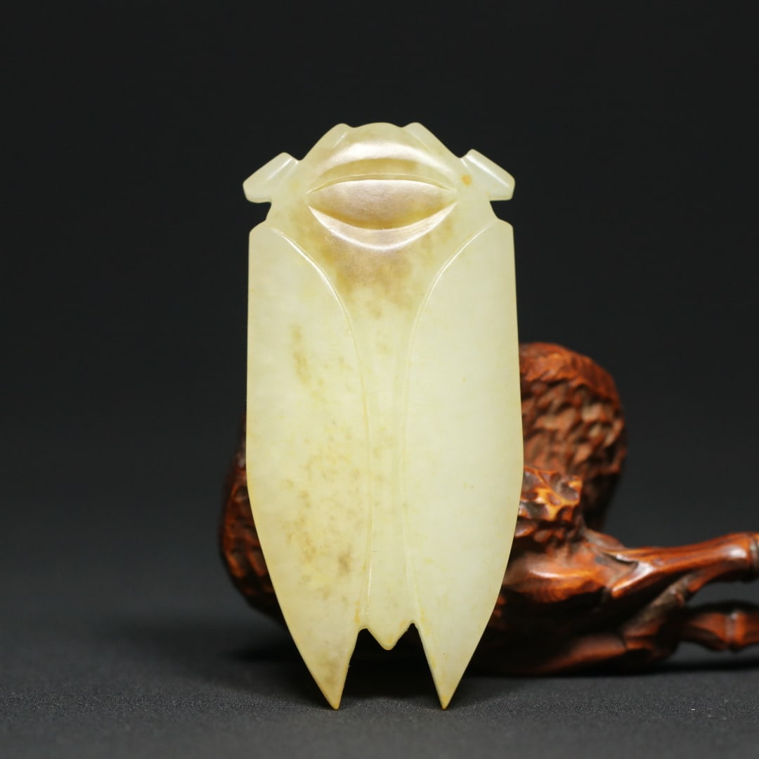 An Exquisite White Jade Cicada Ornament (1 of 9)