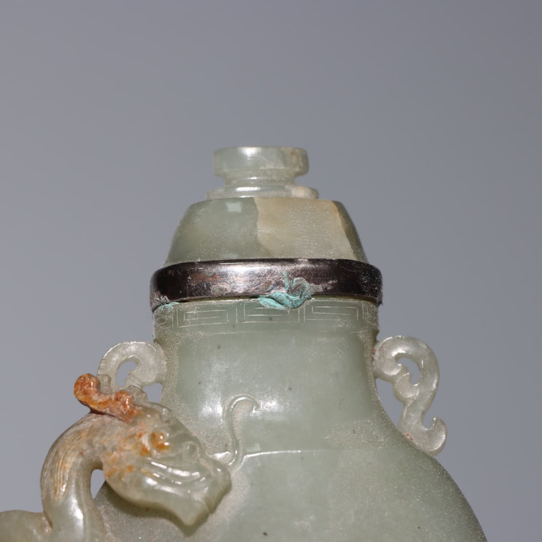 An Exquisite White Jade Figure Pattern Dragon Pattern Snuff Bottle - 3
