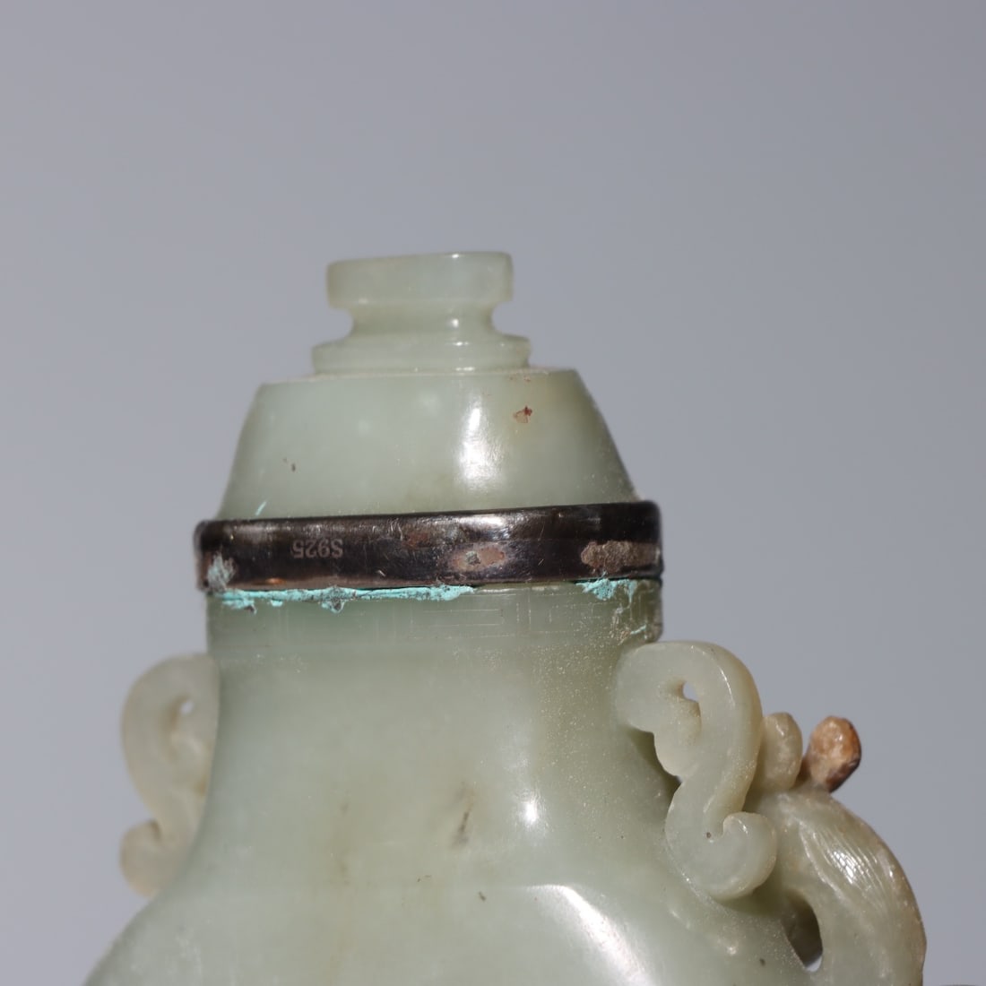 An Exquisite White Jade Figure Pattern Dragon Pattern Snuff Bottle - 9