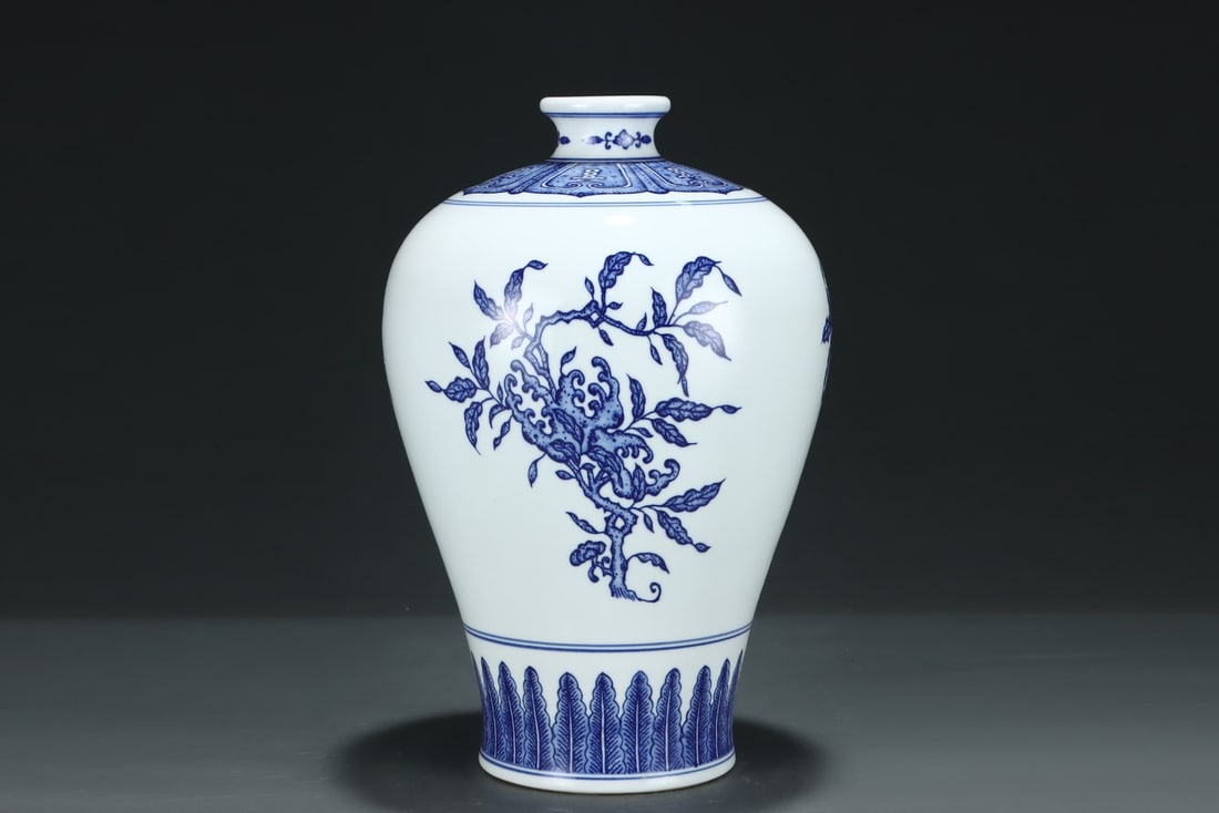 An Exquisite Blue and White Melon and Fruit Pattern Vase - 3