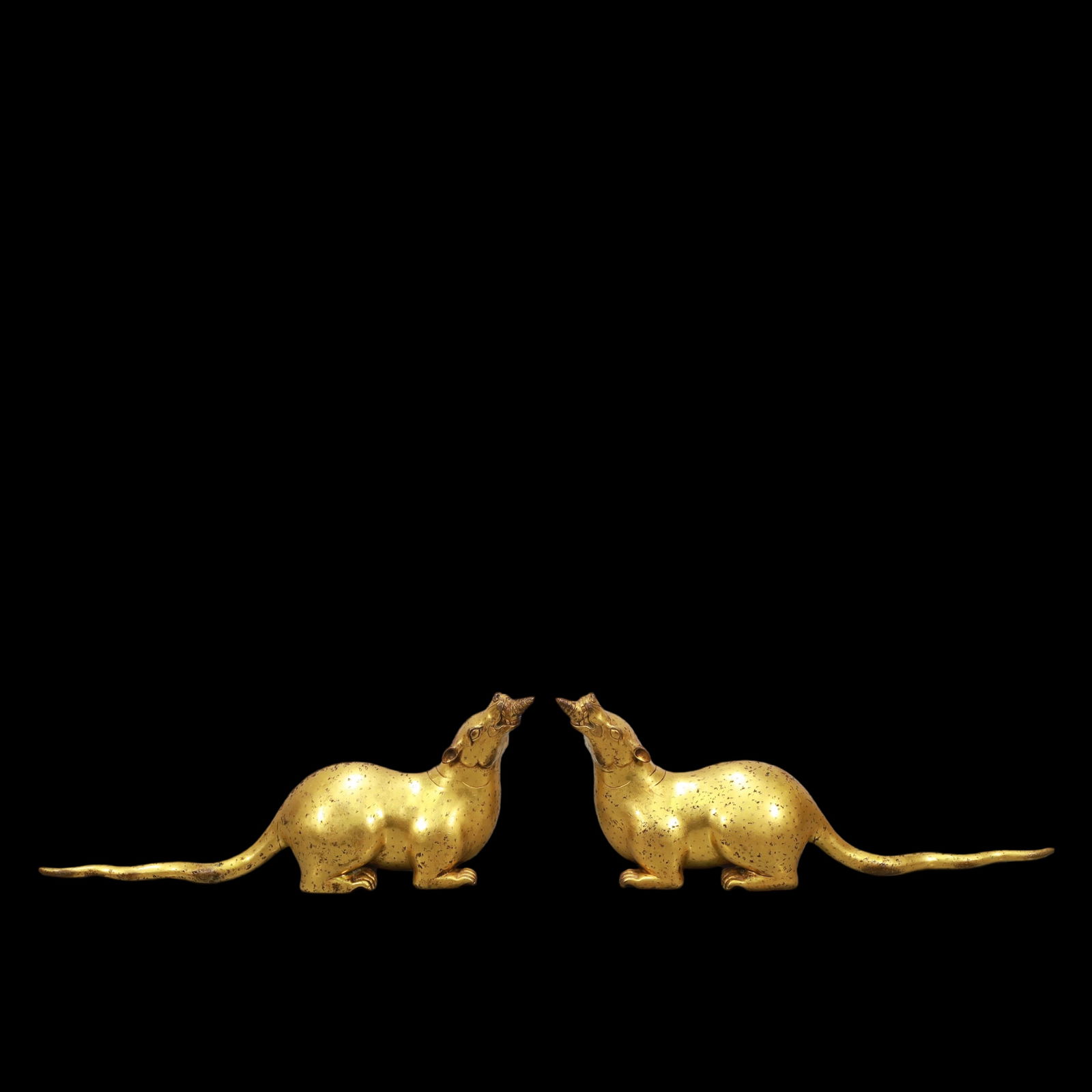A Exquisite A pair of Gilt Bronze Rat: A Exquisite A pair of Gilt Bronze Rat Ming Dynasty, China Size:39cmx9cmx17cm Weight:5800g (The Dimensions Of All Batches Are Manually Measured.If You Need More Detailed Information, Please Contact