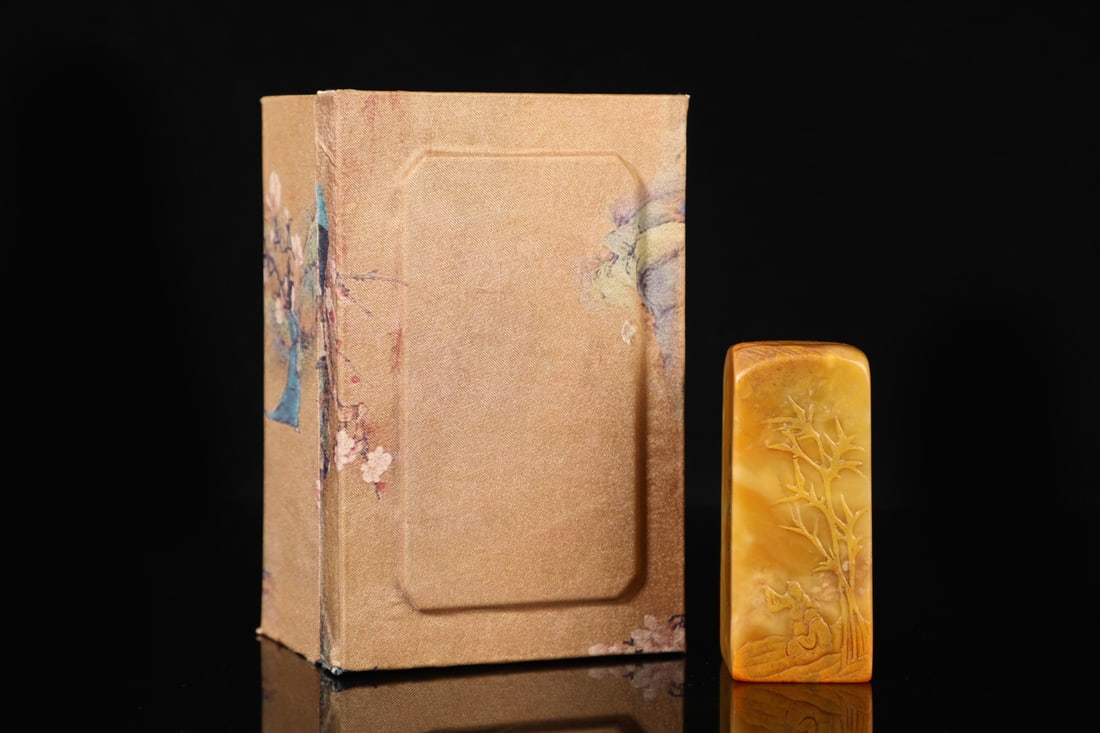 An Exquisite Tianhuang Stone Figure Pattern Seal (1 of 9)