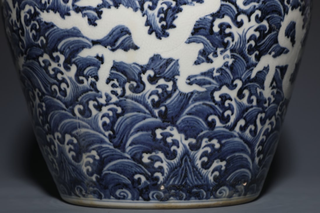 An Exquisite Blue and White Seawater Pattern Dragon Pattern Jar - 4