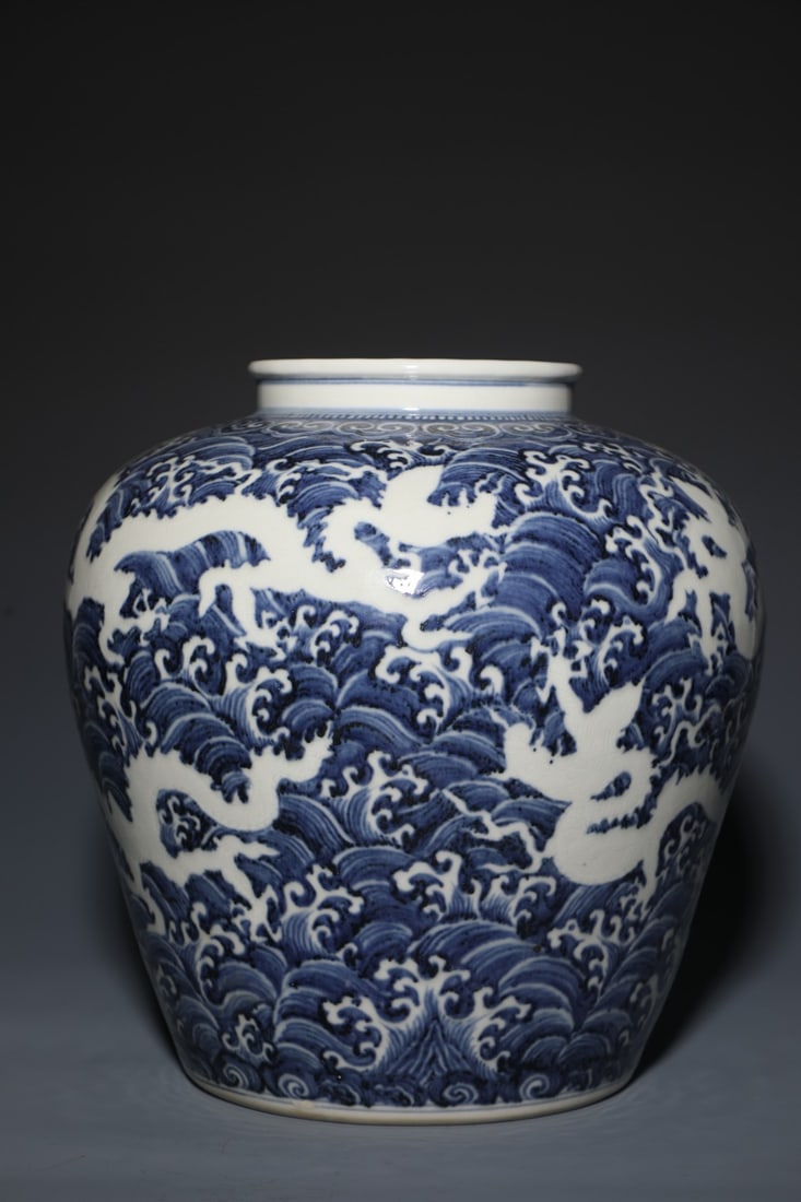 An Exquisite Blue and White Seawater Pattern Dragon Pattern Jar - 7