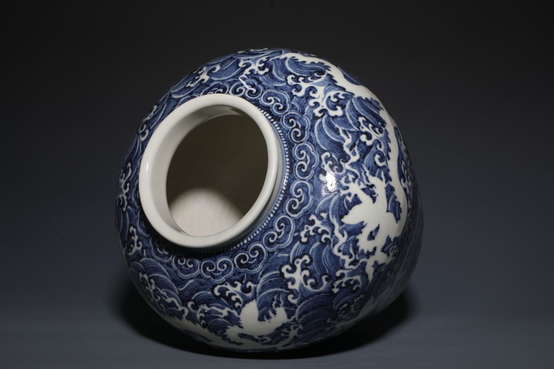 An Exquisite Blue and White Seawater Pattern Dragon Pattern Jar - 8