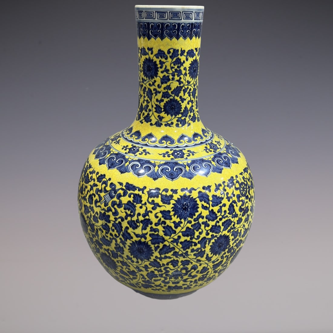 An Exquisite Blue and White Lotus Pattern Eight Treasures Pattern Vase: An Exquisite Blue and White Lotus Pattern Eight Treasures Pattern Vase Qing Dynasty, China Qianlong Six-character Mark Size:58cm (The Dimensions Of All Batches Are Manually Measured.If You Need