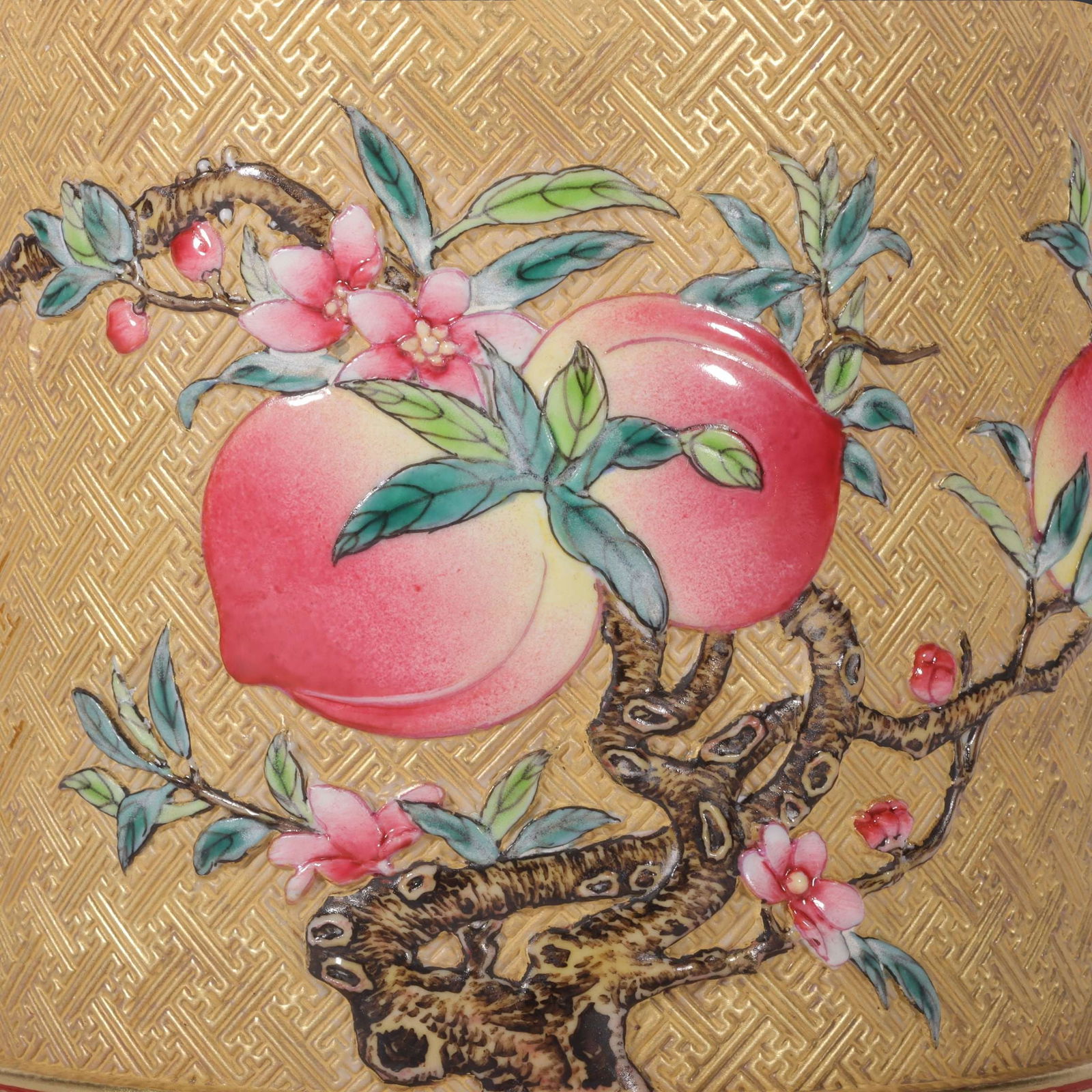 An Exquisite Enamel Peach Pattern Brush Pot - 3