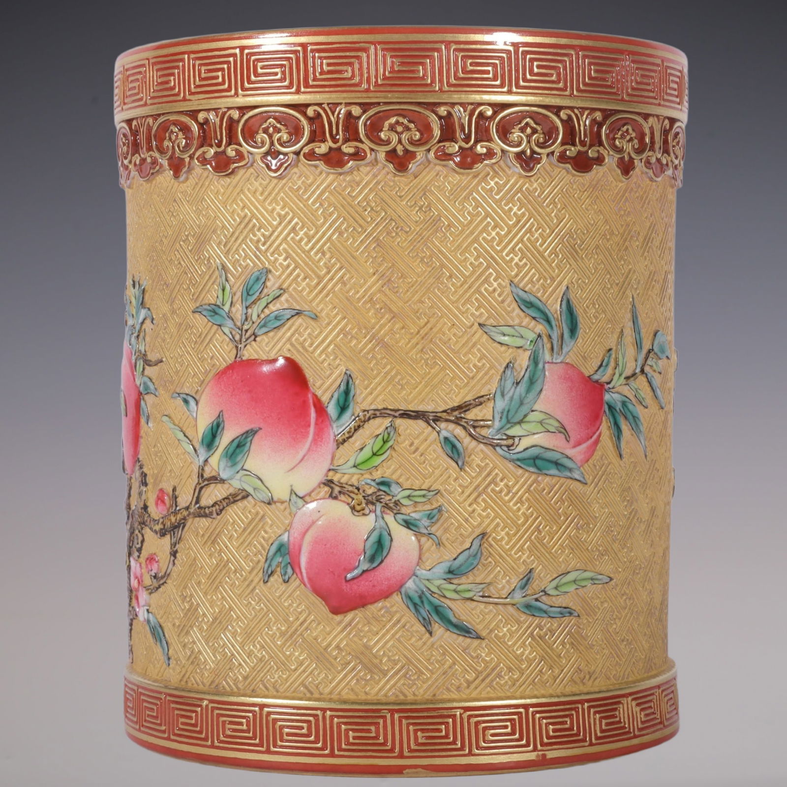 An Exquisite Enamel Peach Pattern Brush Pot - 4