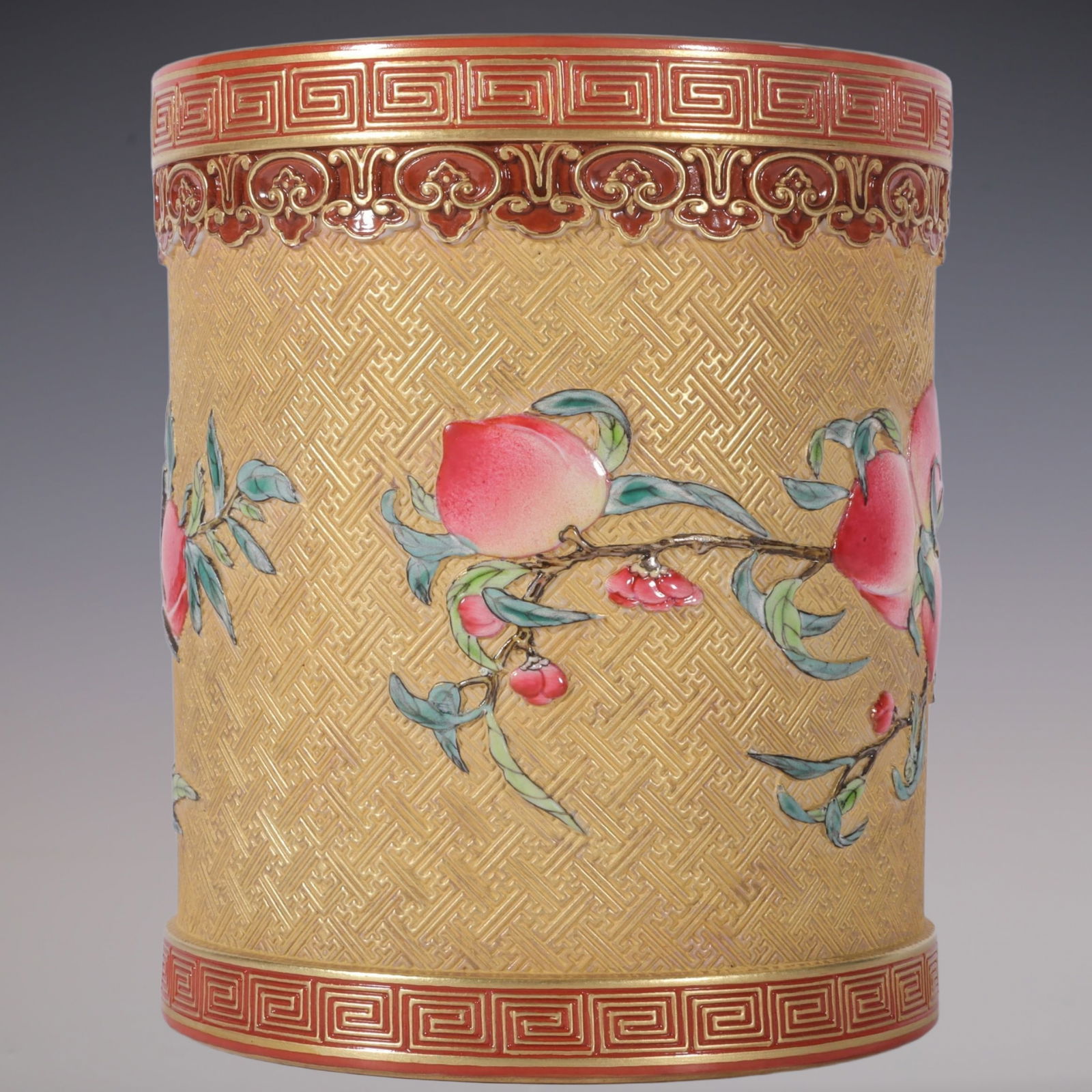 An Exquisite Enamel Peach Pattern Brush Pot - 5