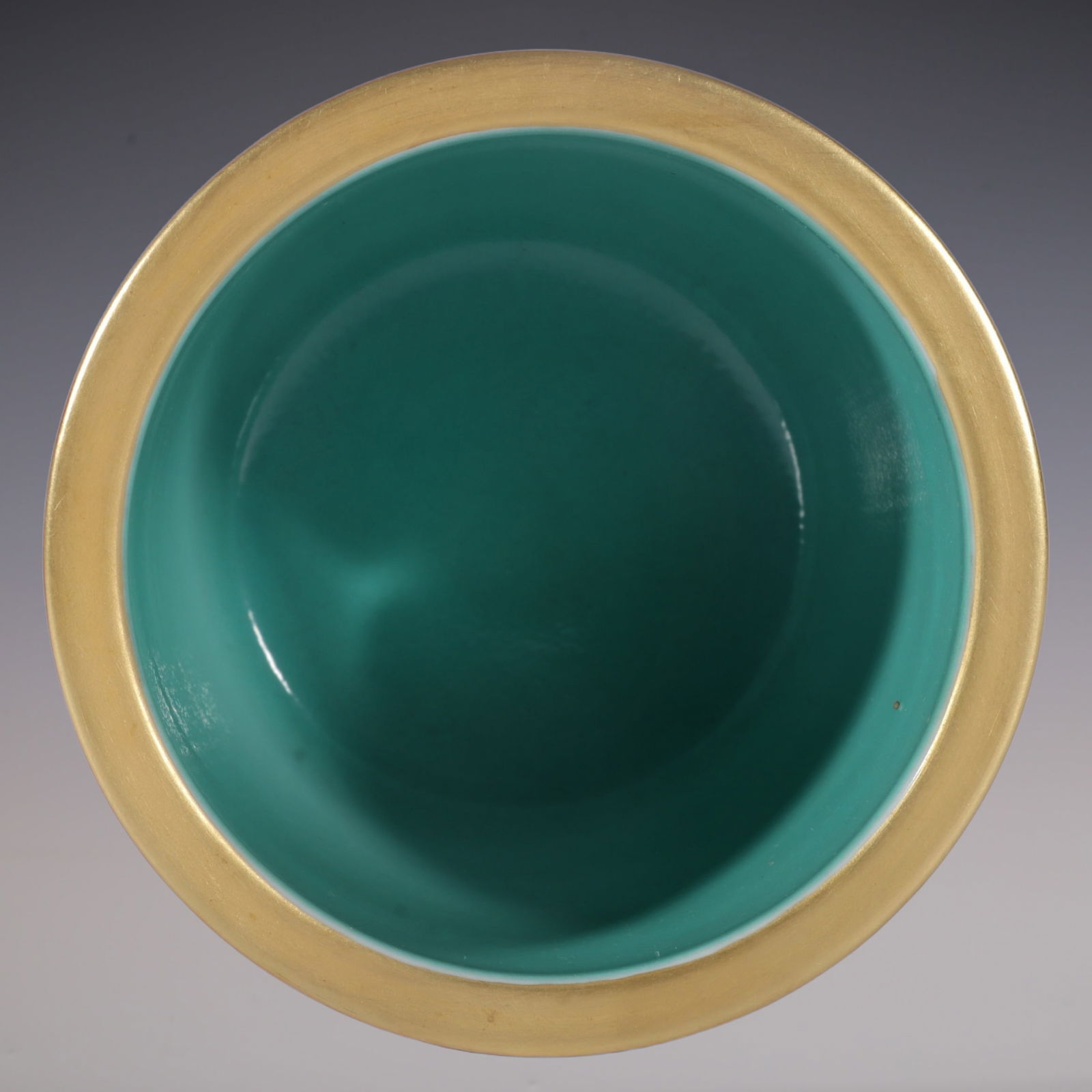 An Exquisite Enamel Peach Pattern Brush Pot - 7