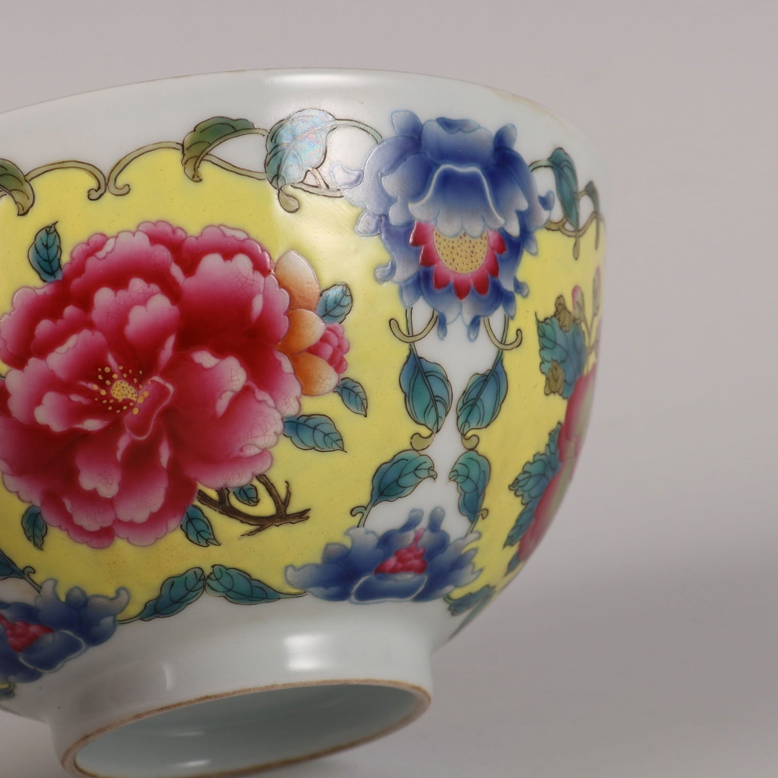 An Exquisite Enamel Flower Pattern Bowl - 4