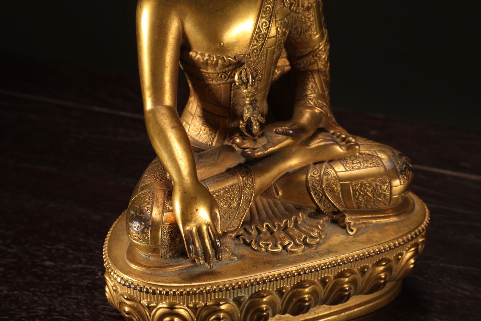 An Exquisite Gilt Bronze Buddha Statue - 5