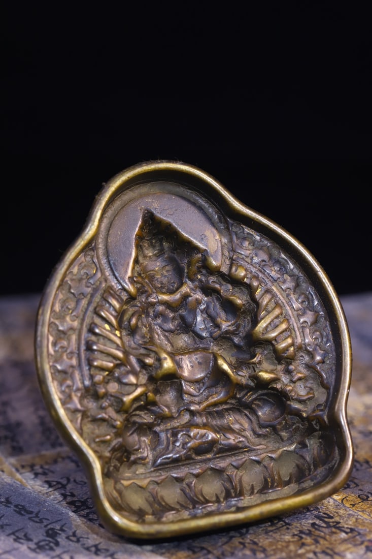 An Exquisite Bronze Buddha Statue Pattern Ornament - 3