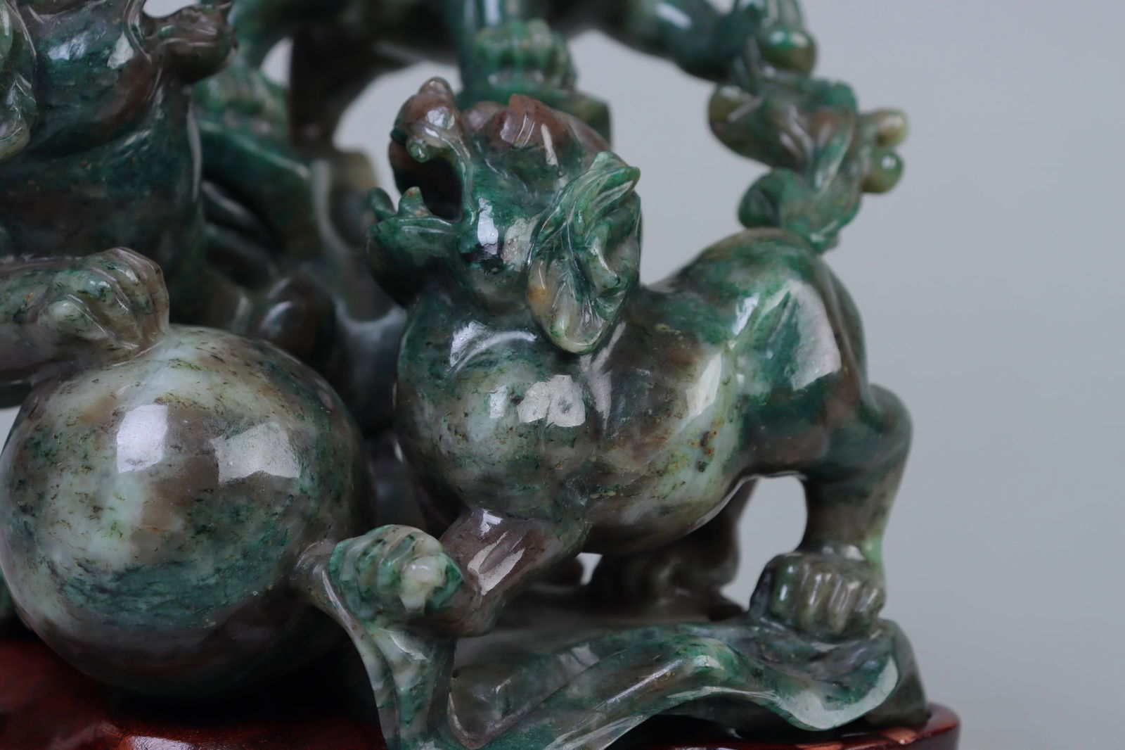 An Exquisite Jasper Lion Ornament - 3