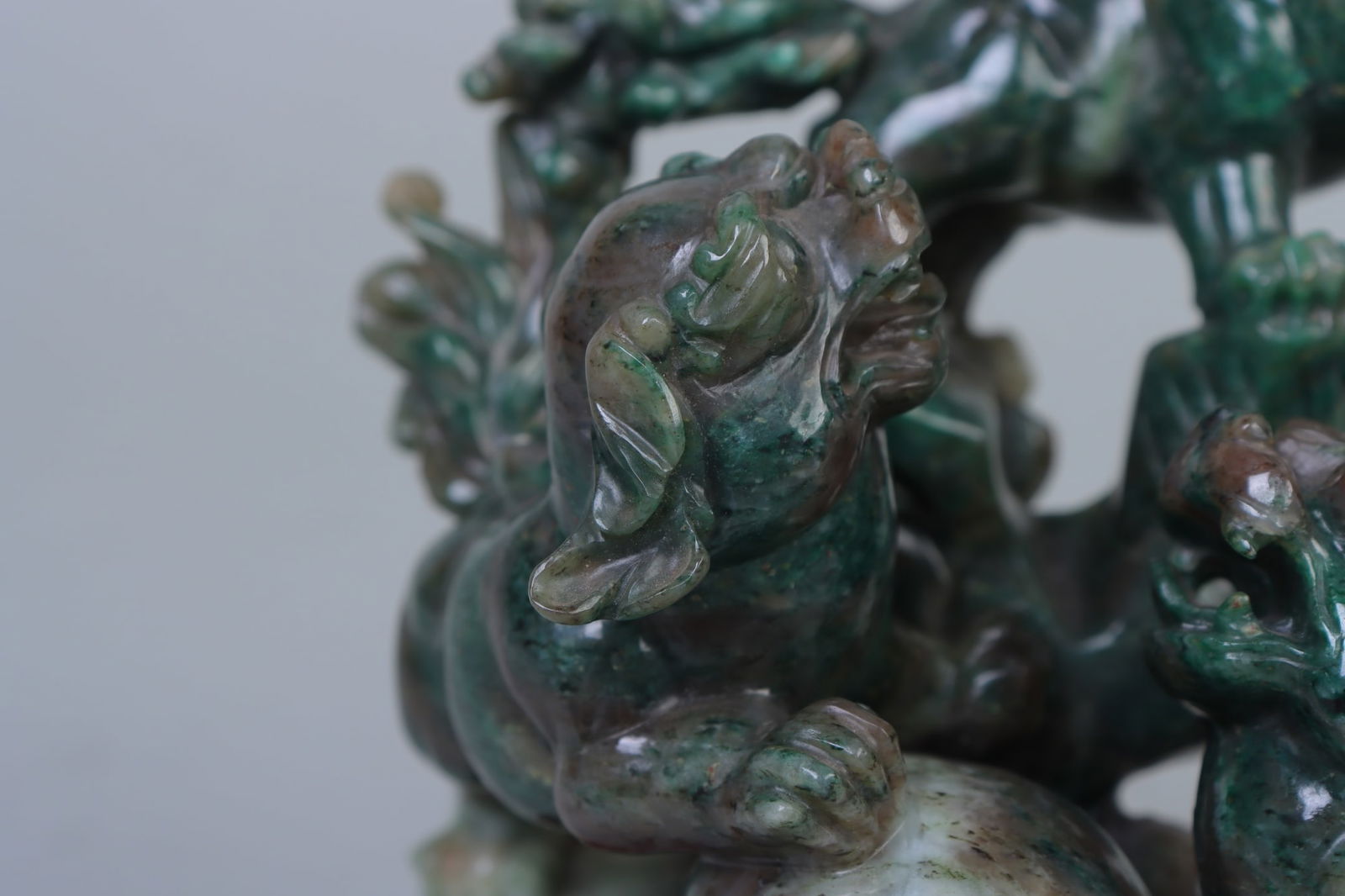 An Exquisite Jasper Lion Ornament - 4