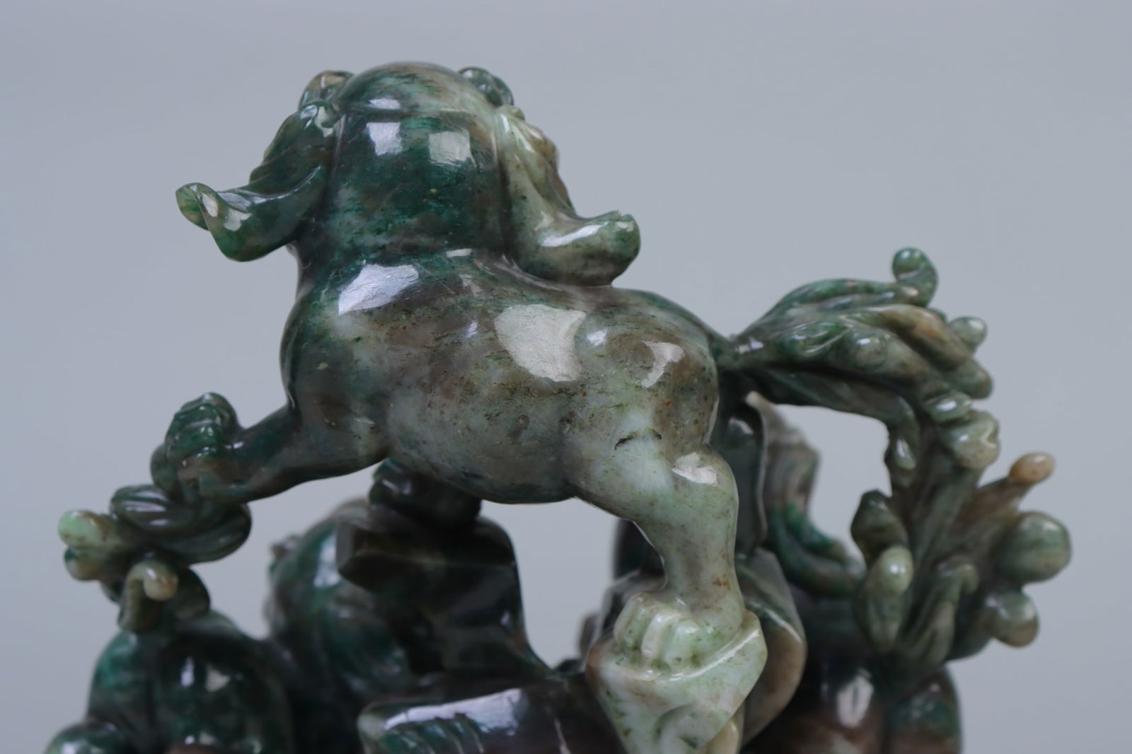 An Exquisite Jasper Lion Ornament - 7