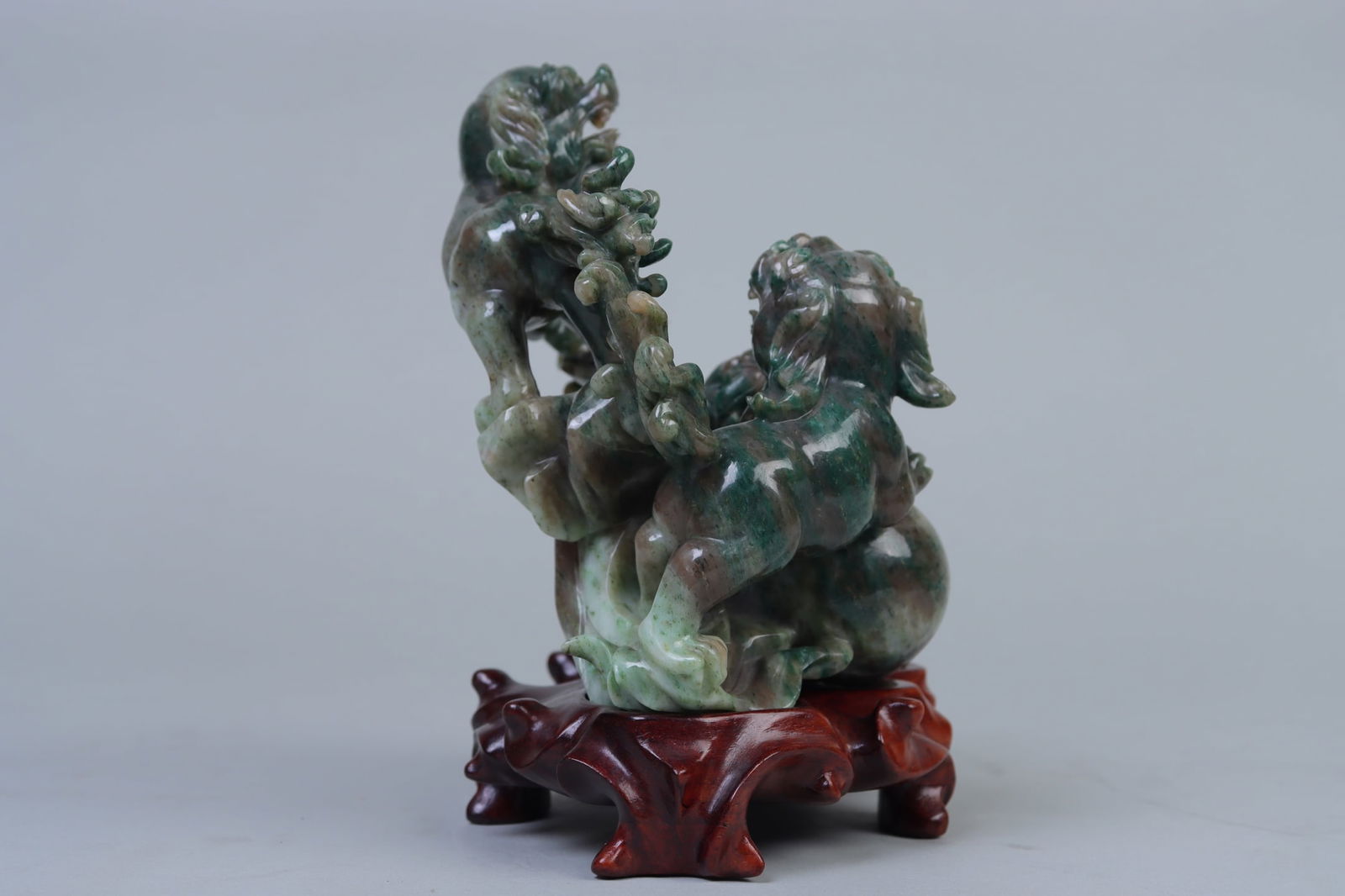 An Exquisite Jasper Lion Ornament - 8