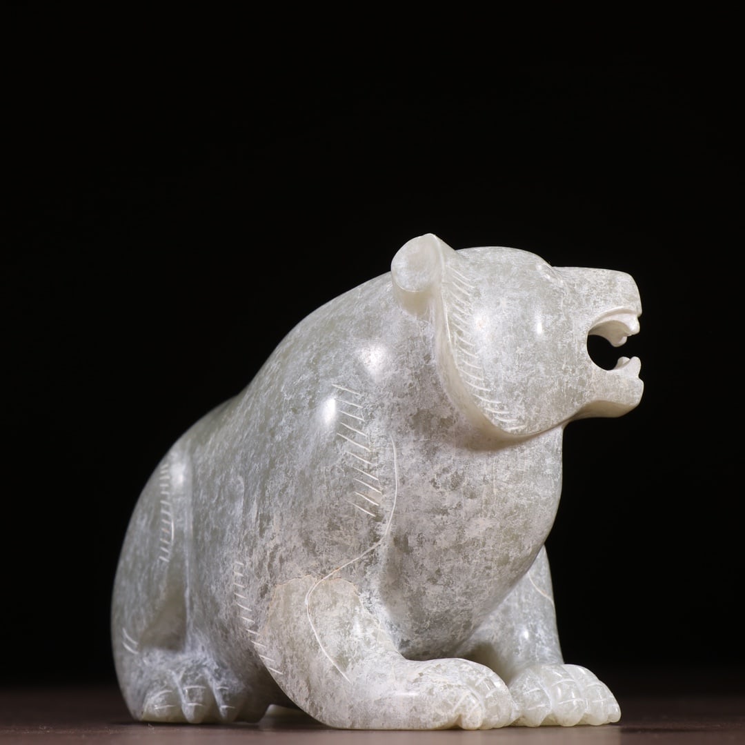 An Exquisite White Jade Bear Ornament - 3