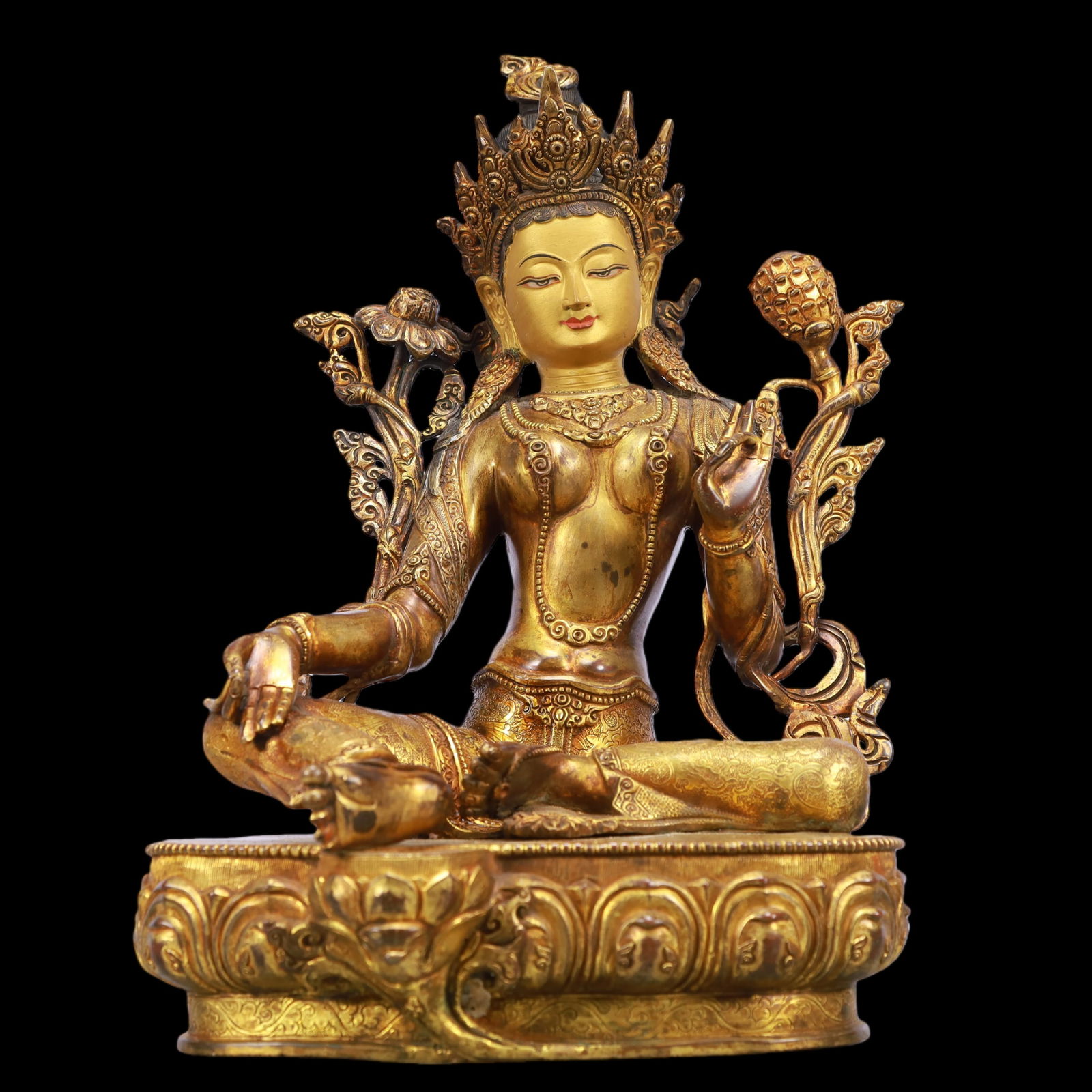 A Exquisite Gilt Bronze Buddha statue: A Exquisite Gilt Bronze Buddha statue Ming Dynasty, China Size:22cmx17cmx35cm Weight:6850g (The Dimensions Of All Batches Are Manually Measured.If You Need More Detailed Information, Please Contact