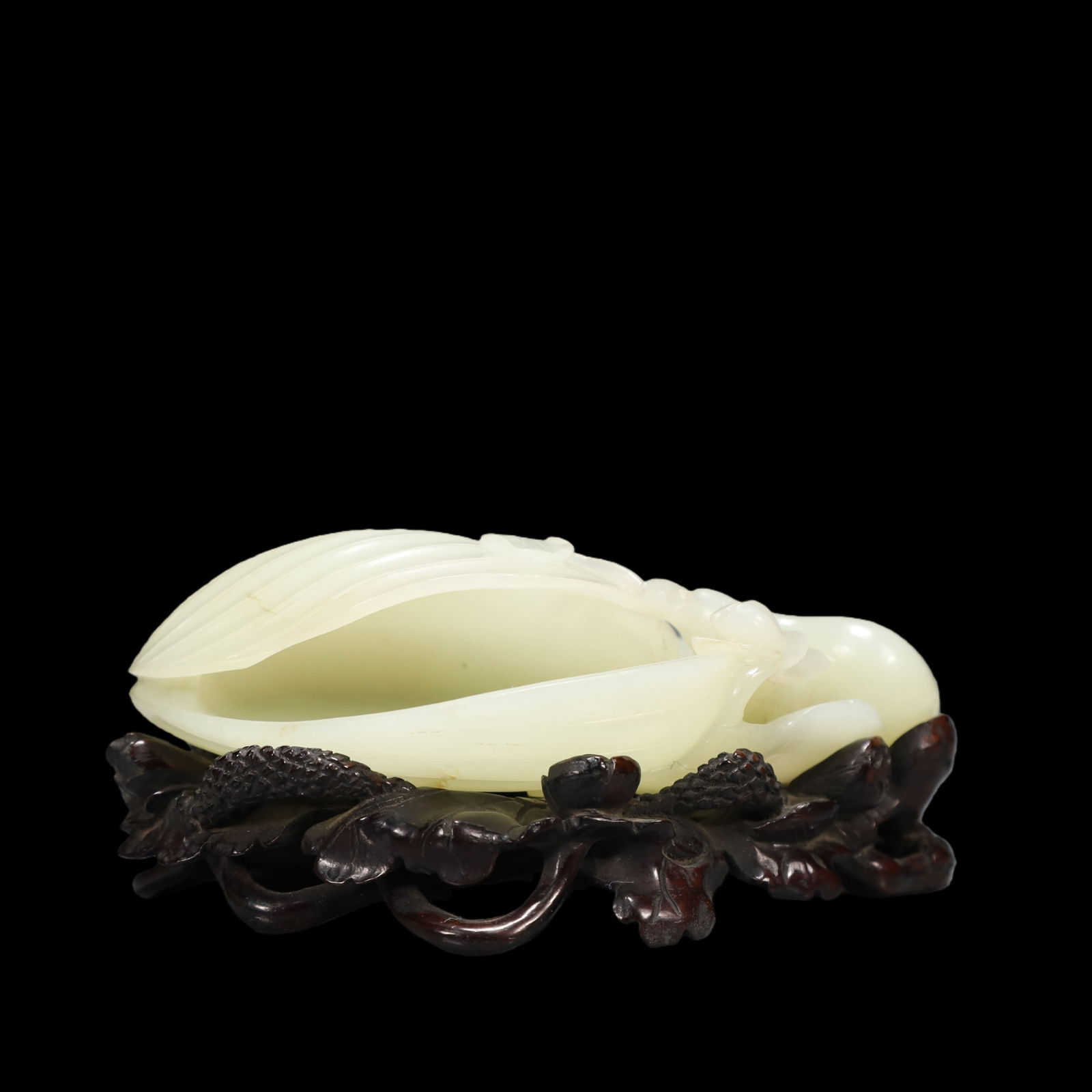 A Exquisite White Jade Brush Washer: A Exquisite White Jade Brush Washer Qing Dynasty, China Size:12.5cmx8.5cmx3cm Weight:310g (The Dimensions Of All Batches Are Manually Measured.If You Need More Detailed Information, Please Contact