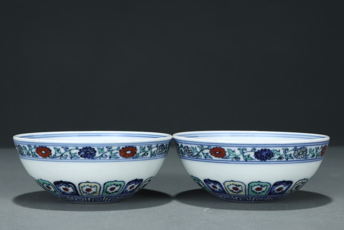 An Exquisite Wucai Lotus Pattern Cup - 3