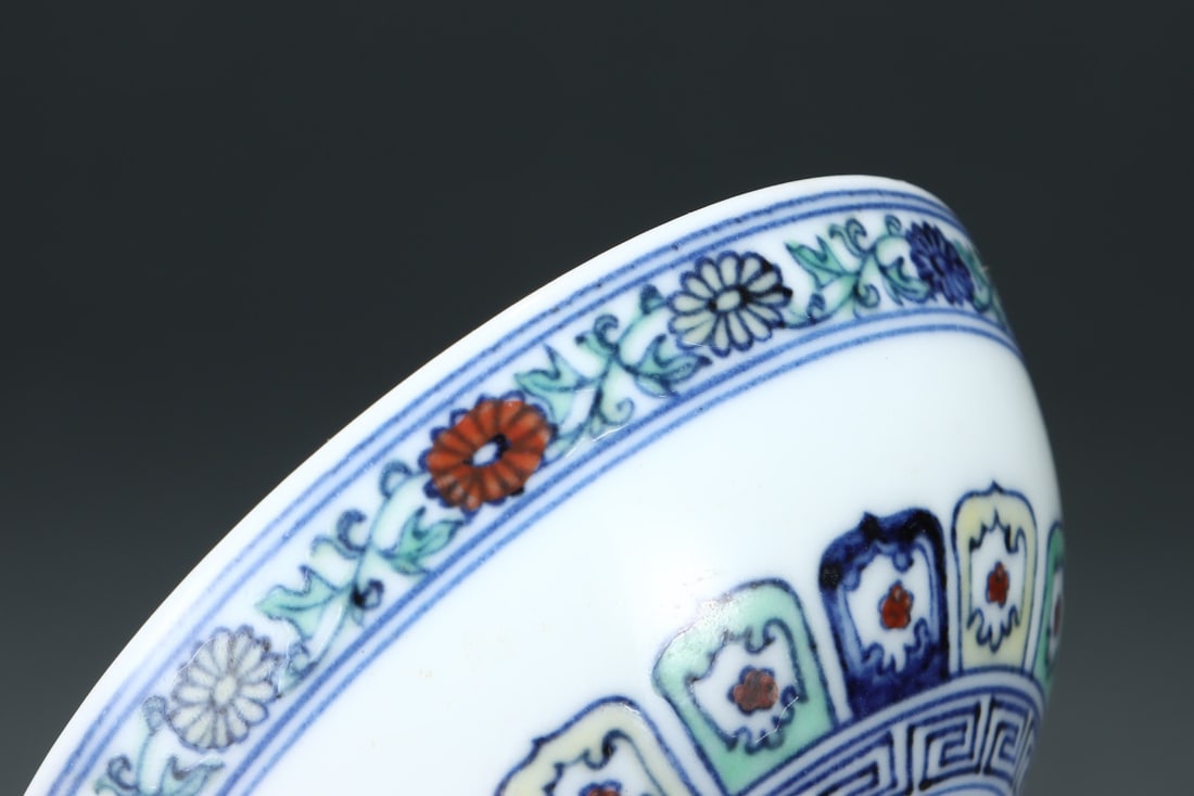 An Exquisite Wucai Lotus Pattern Cup - 8