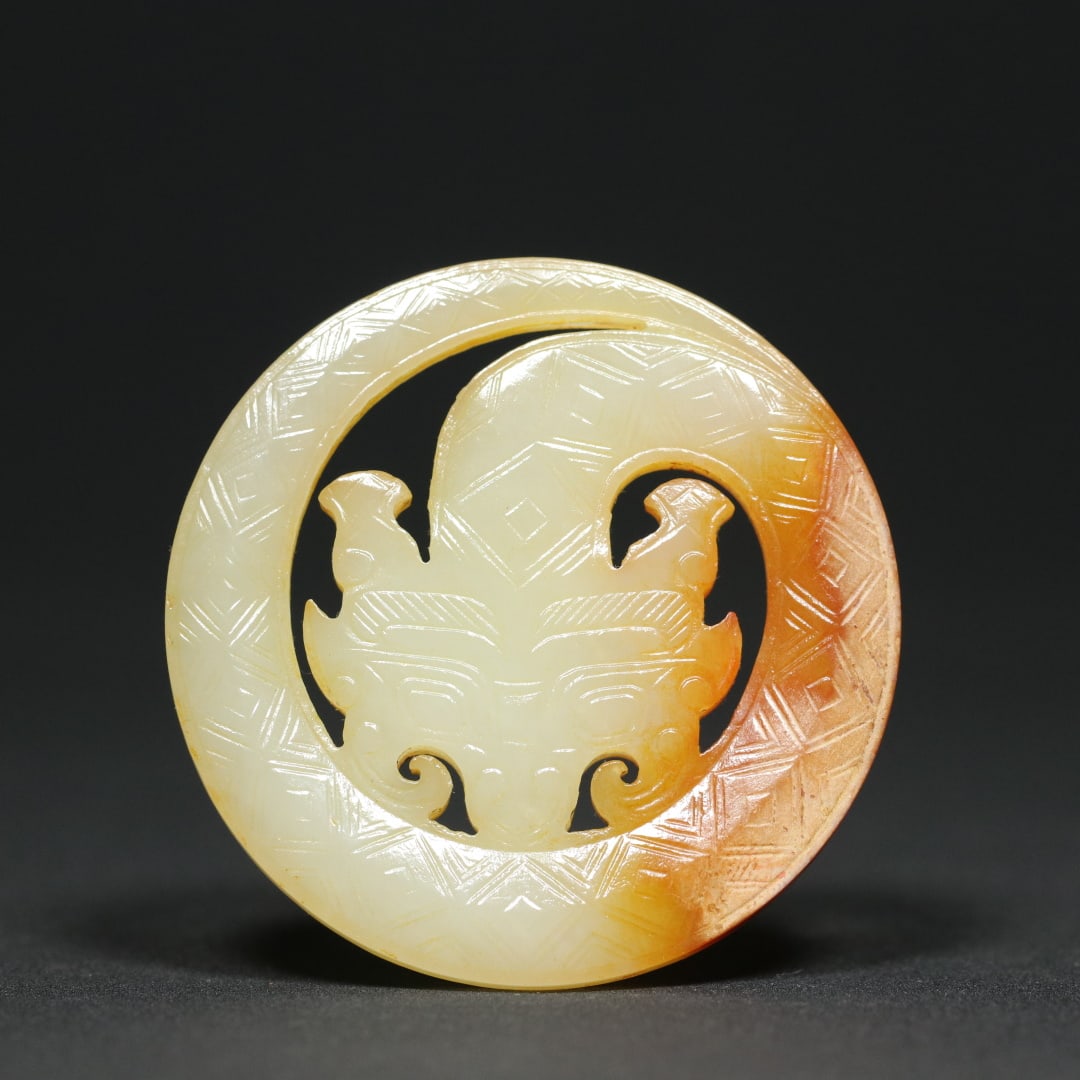 An Exquisite White Jade Dragon-Shaped Pendant: An Exquisite White Jade Dragon-Shaped Pendant W.Zhou , China Size:5.4cmx0.6cm Weight:30.7g (The Dimensions Of All Batches Are Manually Measured.If You Need More Detailed Information, Please Contact