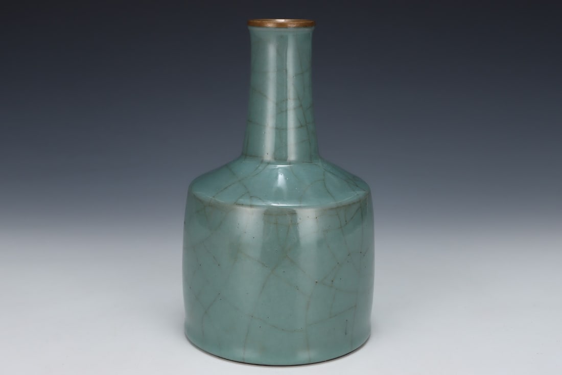 An Exquisite Guan yao Vase - 3
