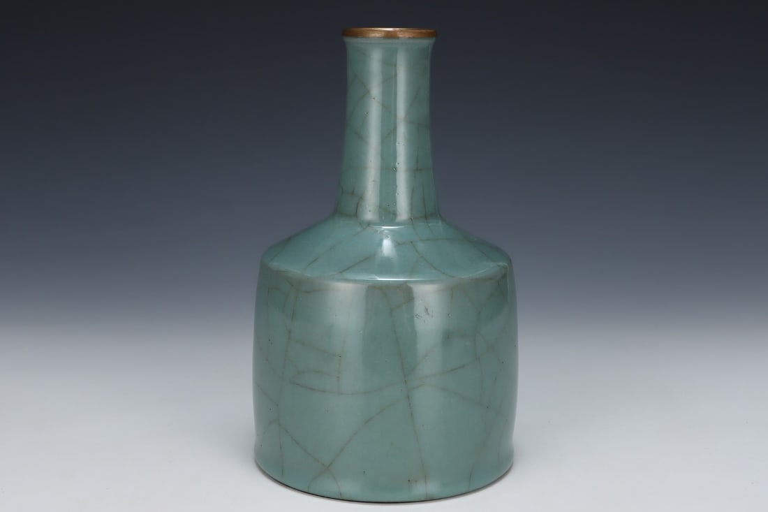 An Exquisite Guan yao Vase - 4