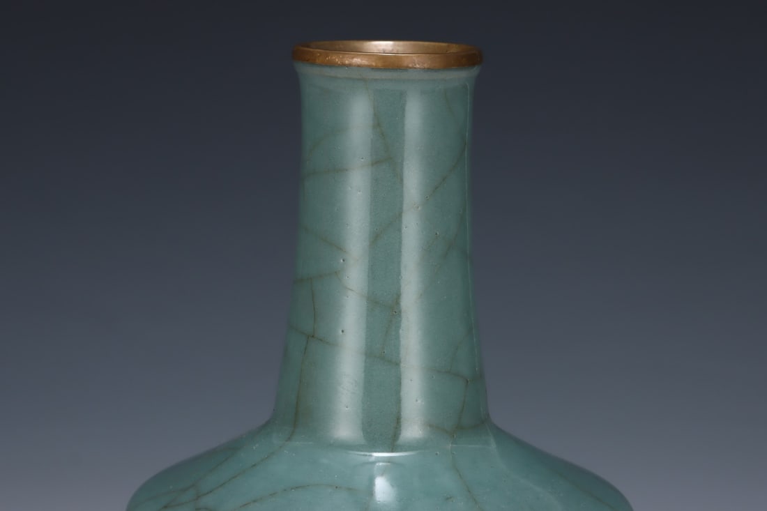 An Exquisite Guan yao Vase - 5
