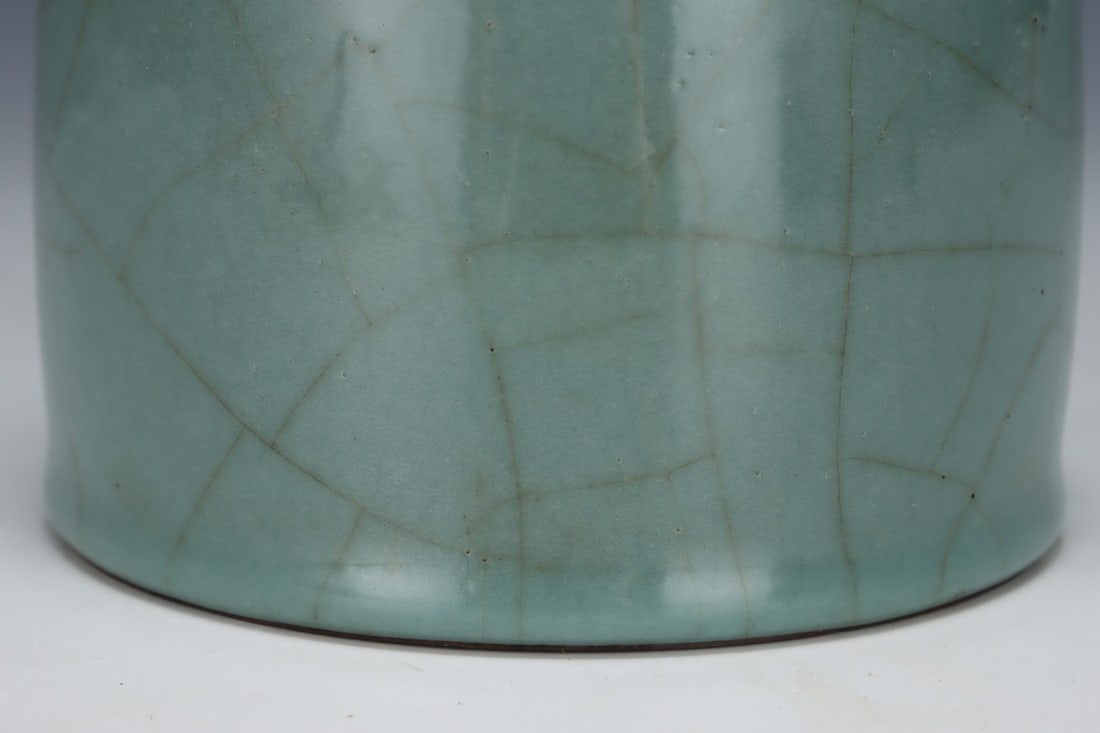 An Exquisite Guan yao Vase - 6