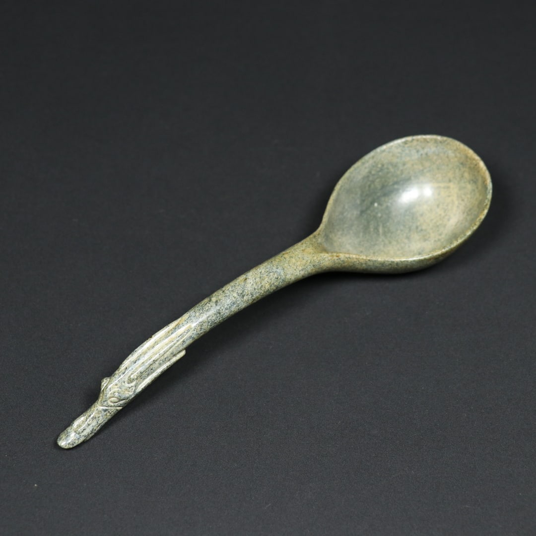 An Exquisite White Jade Dragon Pattern ? - 2