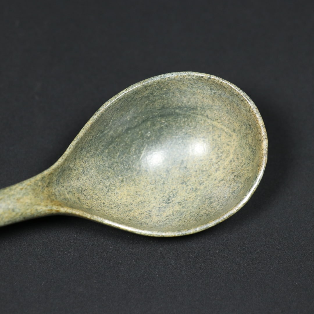 An Exquisite White Jade Dragon Pattern ? - 6