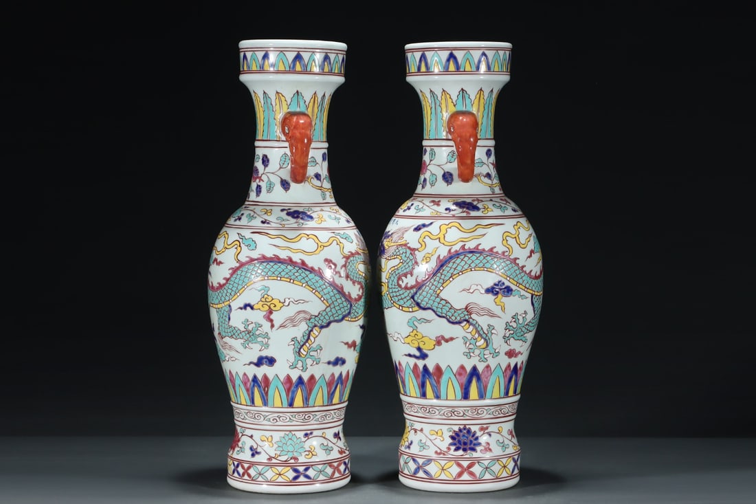 An Exquisite Wucai Dragon Pattern Lotus Pattern Double-Ears Vase - 2