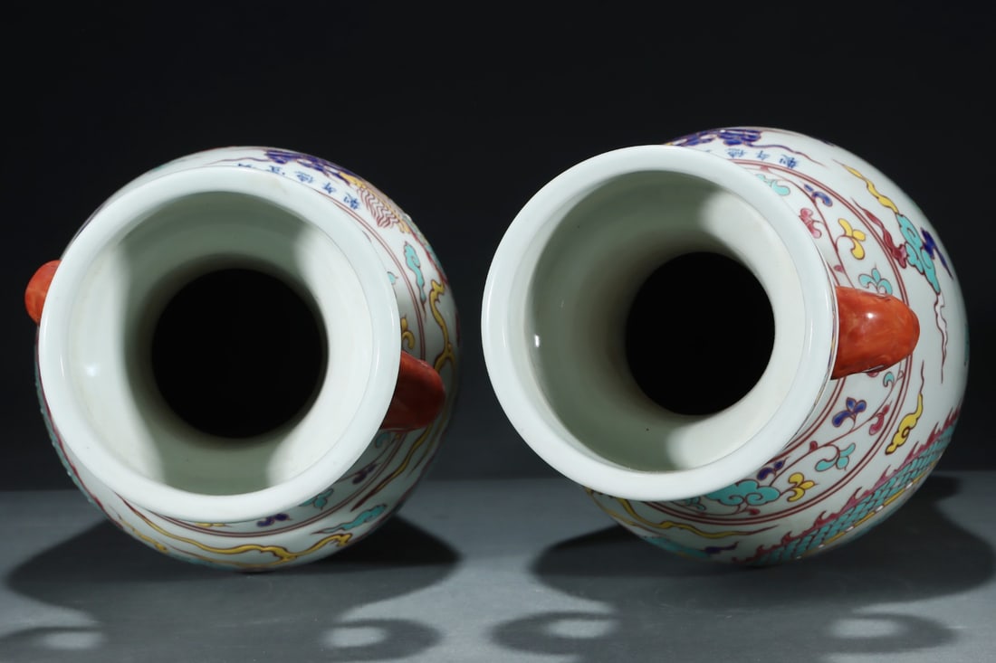 An Exquisite Wucai Dragon Pattern Lotus Pattern Double-Ears Vase - 4