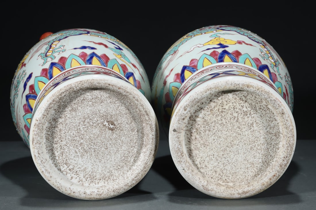 An Exquisite Wucai Dragon Pattern Lotus Pattern Double-Ears Vase - 5