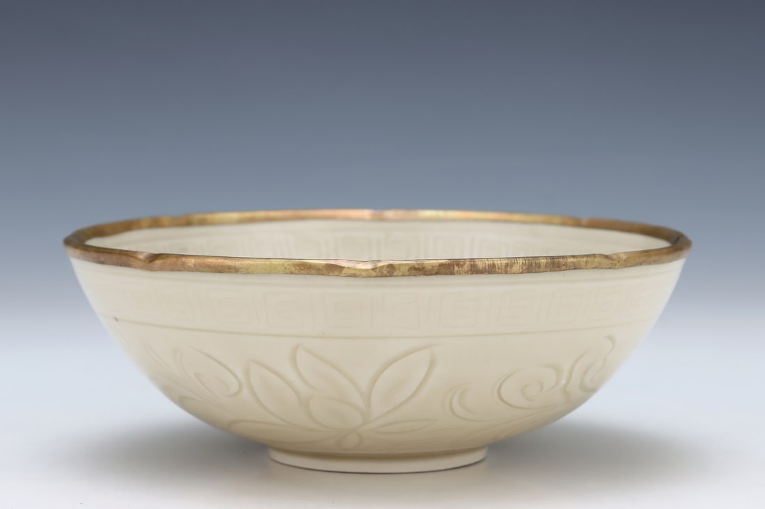 An Exquisite Ding yao Flower Pattern Brush Washer - 4