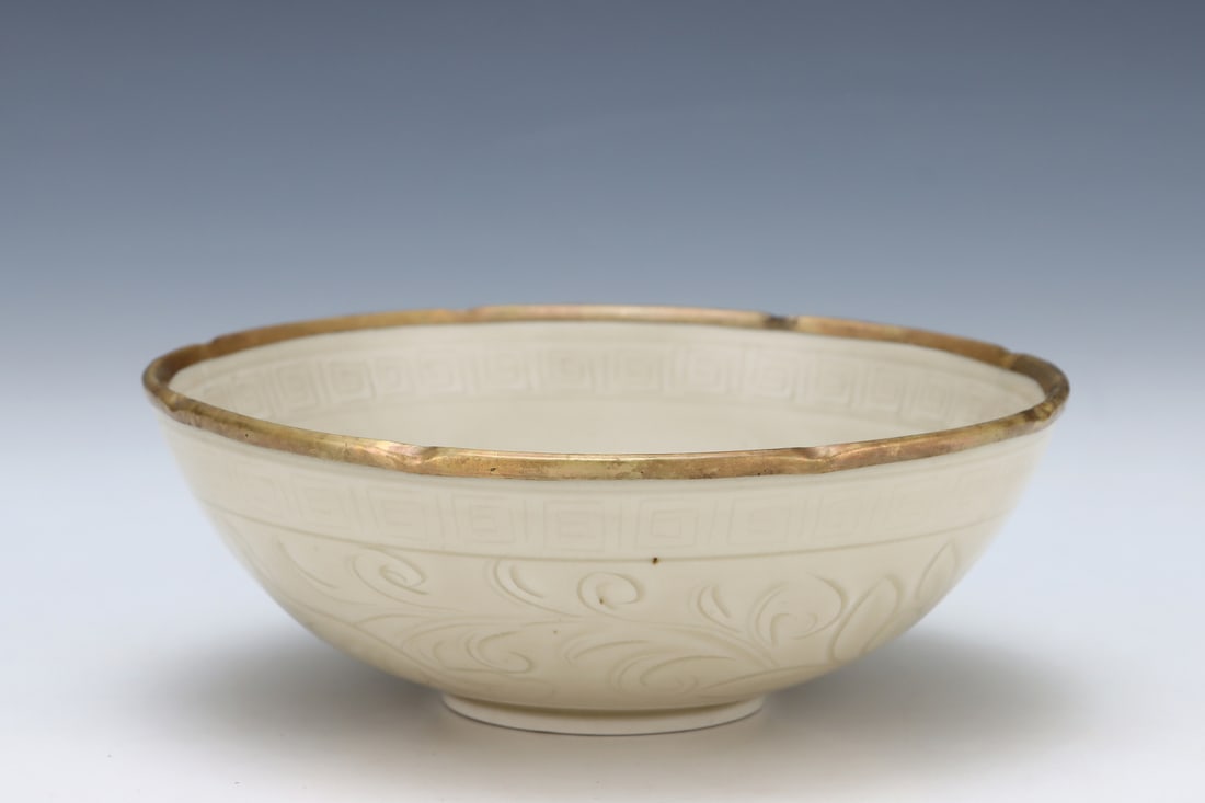 An Exquisite Ding yao Flower Pattern Brush Washer - 5