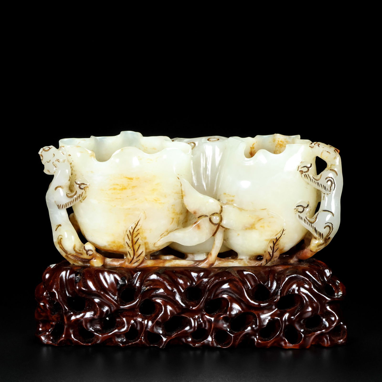 An Exquisite White Jade Auspicious Beast Pattern Brush Pot: An Exquisite White Jade Auspicious Beast Pattern Brush Pot Qing Dynasty, China Qianlong Four-character Mark Size:9cmx18cmx10cm Weight:685g (The Dimensions Of All Batches Are Manually Measured.If You N