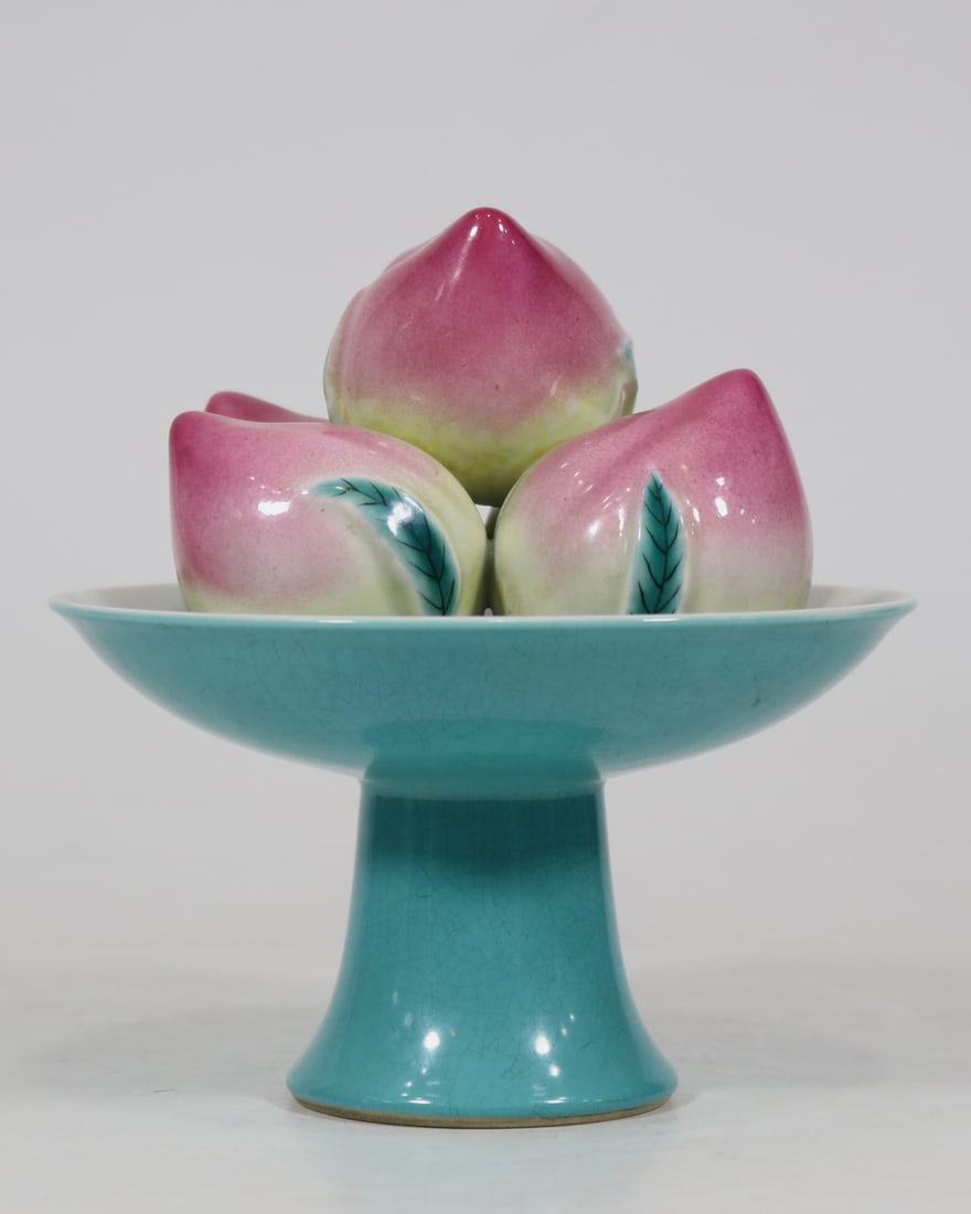 An Exquisite Biomimetic porcelain Famille-Rose Peach Ornament: An Exquisite Biomimetic porcelain Famille-Rose Peach Ornament Qing Dynasty, China Qianlong Six-character Mark Size:16cmx15cm (The Dimensions Of All Batches Are Manually Measured.If You Need More