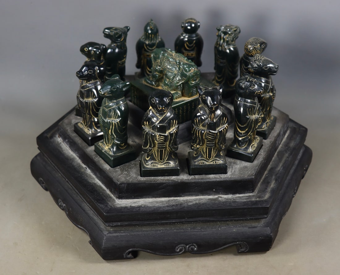 A Set of Fine Jasper Auspicious Beast Seal: A Set of Fine Jasper Auspicious Beast Seal Qing Dynasty, China Size:8.5cm8cmx8cm Size:11cmx4cmx3cm Size:11cmx4cmx3cm Weight:4241g (The Dimensions Of All Batches Are Manually Measured.If You Need