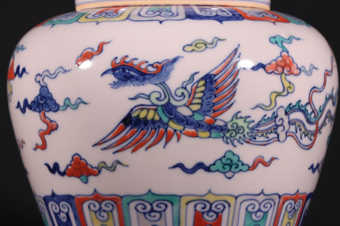 An ExquisiteDoucai Phoenix Pattern Jar - 3