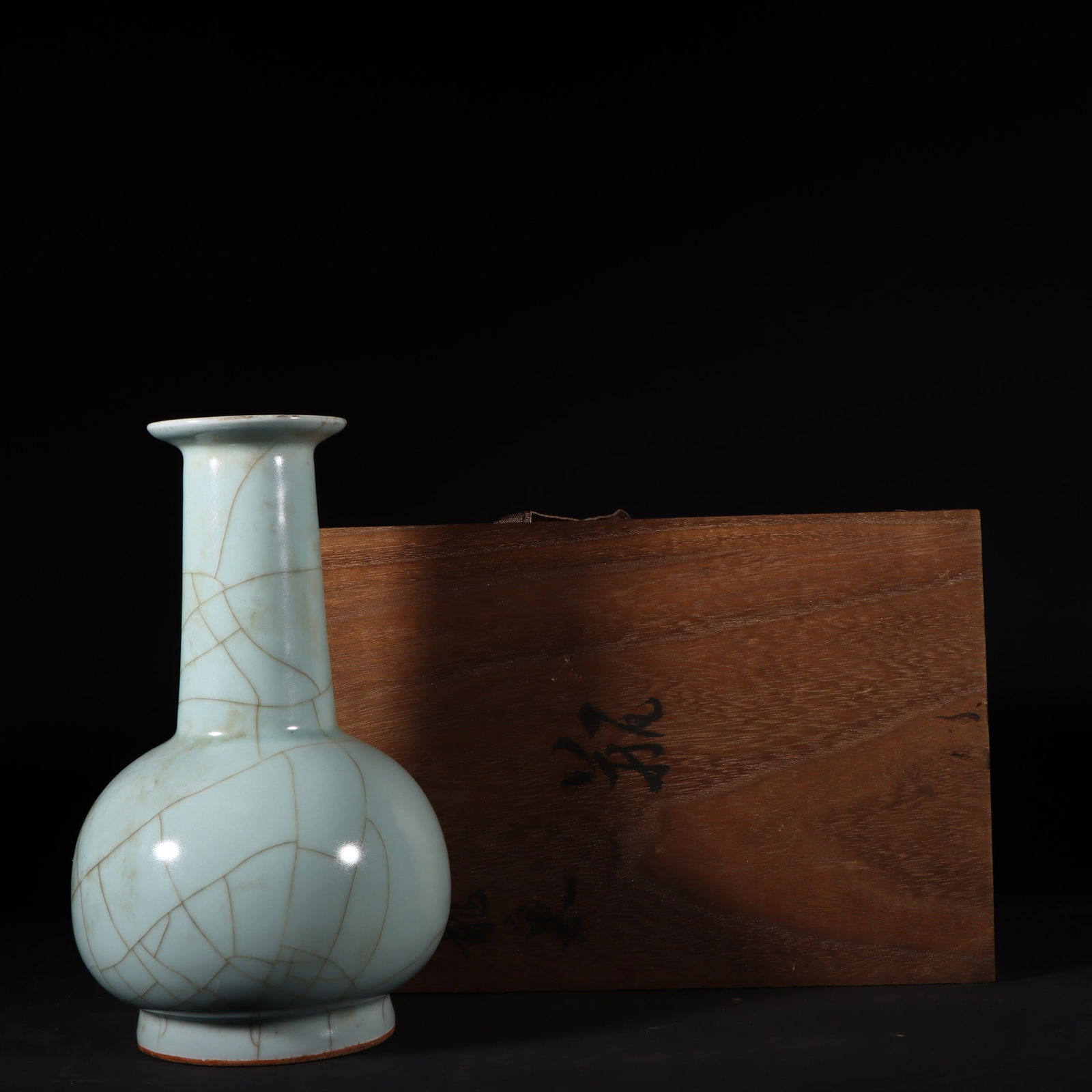 An Exquisite Longquan yao Vase: An Exquisite Longquan yao Vase Song Dynasty, China Size:21.6cmx13.5cm (The Dimensions Of All Batches Are Manually Measured.If You Need More Detailed Information, Please Contact Our Customer Service Be