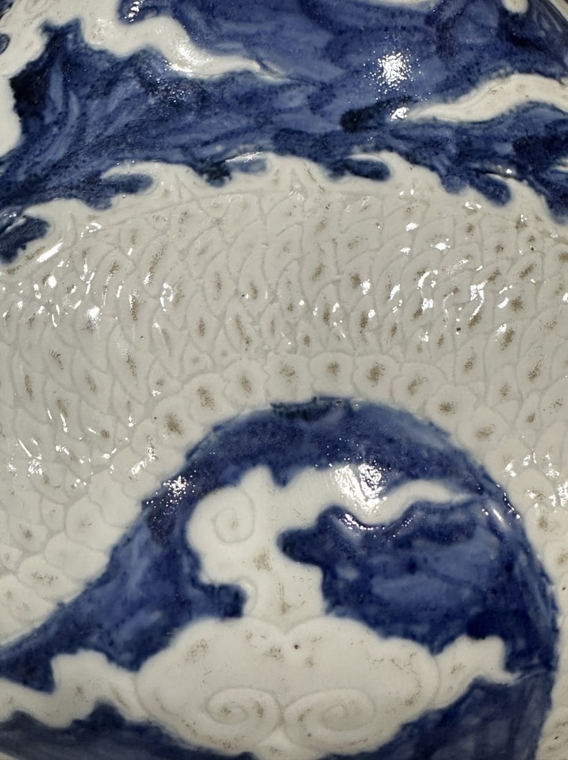 An Exquisite Blue and White Dragon Pattern Vase - 6